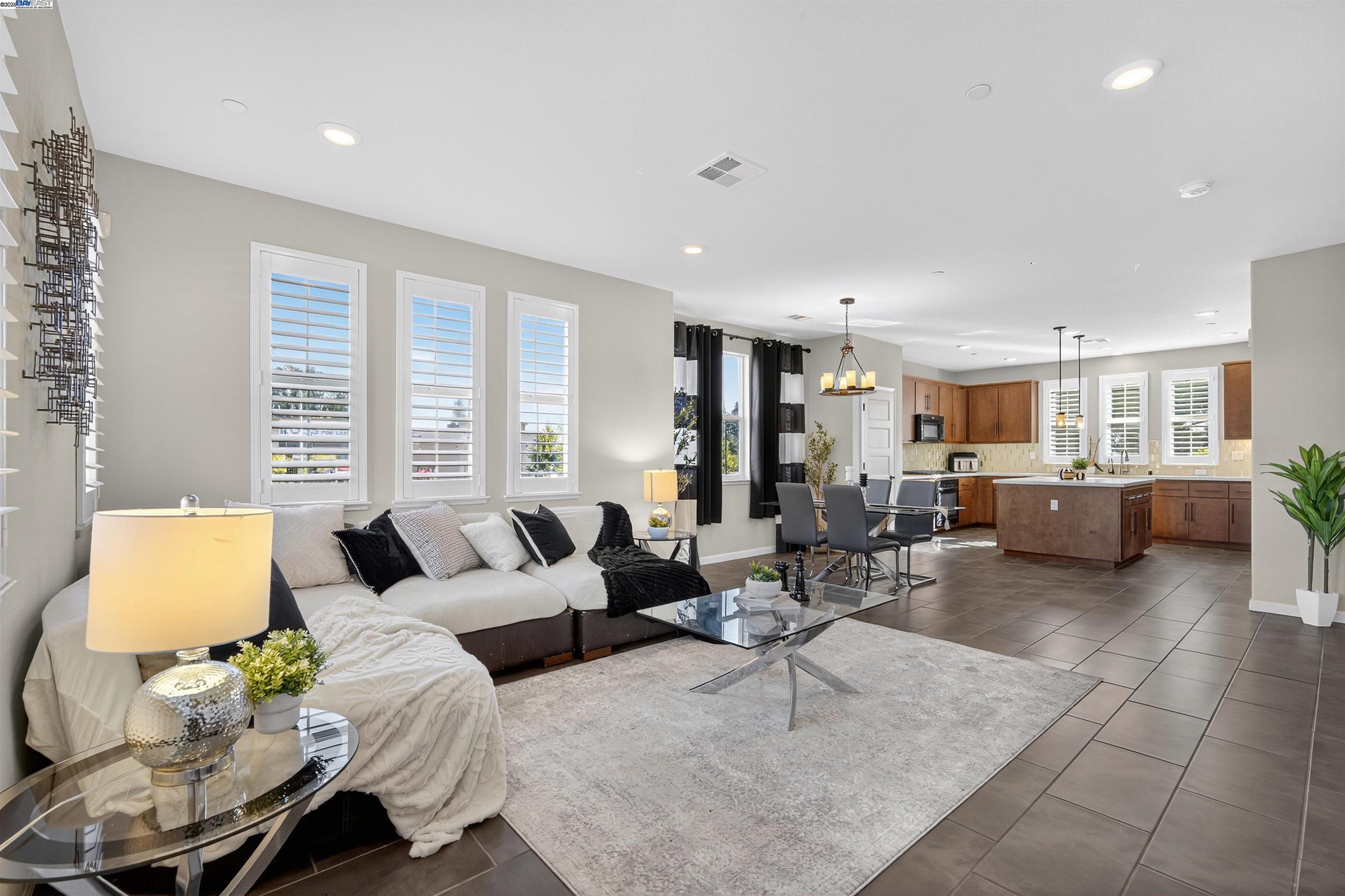 Detail Gallery Image 8 of 42 For 25943 Dollar St, Hayward,  CA 94544 - 4 Beds | 3/1 Baths