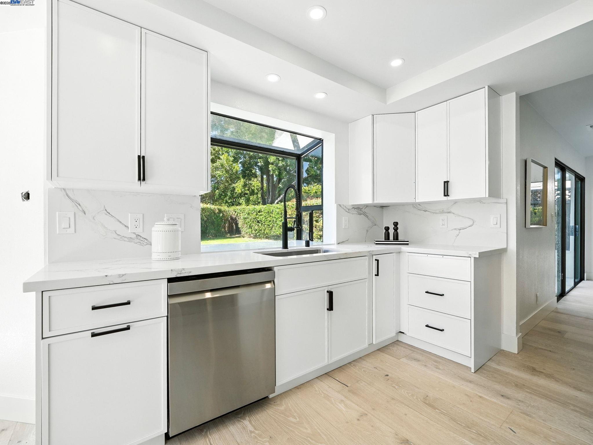 Detail Gallery Image 11 of 44 For 5995 via Del Cielo, Pleasanton,  CA 94566 - 5 Beds | 3 Baths