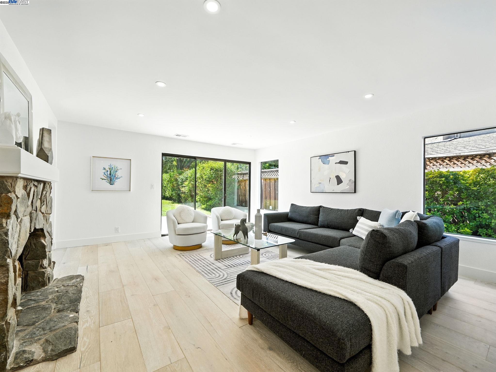 Detail Gallery Image 17 of 44 For 5995 via Del Cielo, Pleasanton,  CA 94566 - 5 Beds | 3 Baths