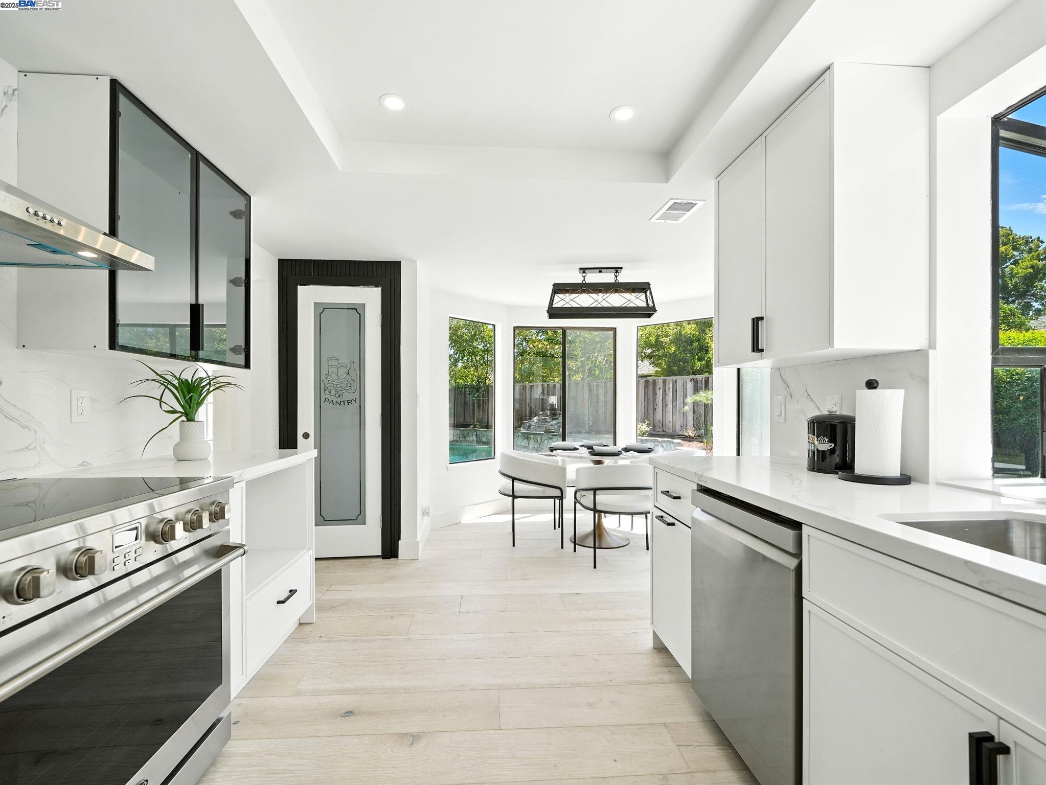Detail Gallery Image 9 of 44 For 5995 via Del Cielo, Pleasanton,  CA 94566 - 5 Beds | 3 Baths