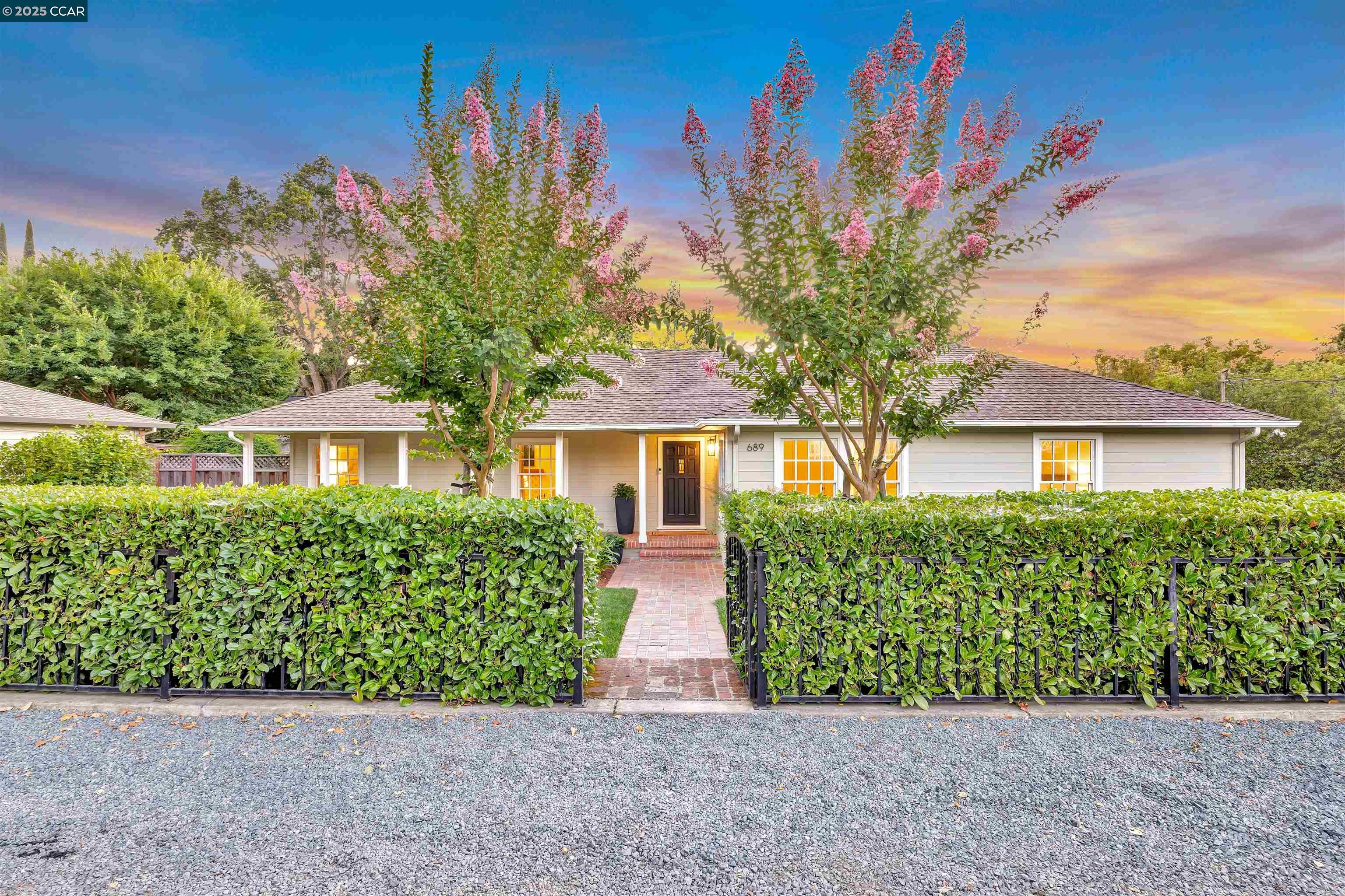 Detail Gallery Image 1 of 38 For 689 Los Palos Dr, Lafayette,  CA 94549 - 4 Beds | 2 Baths