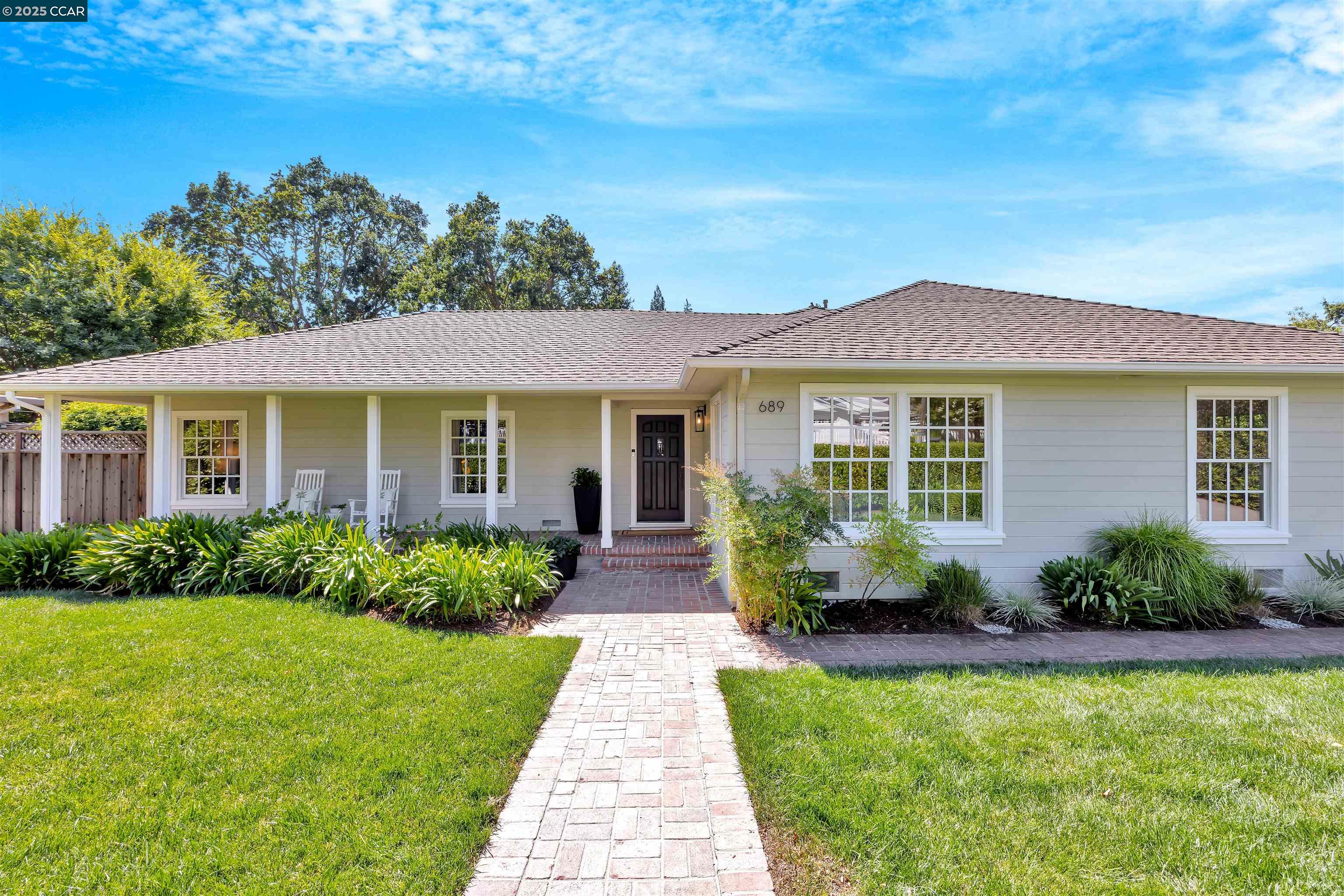 Detail Gallery Image 2 of 38 For 689 Los Palos Dr, Lafayette,  CA 94549 - 4 Beds | 2 Baths
