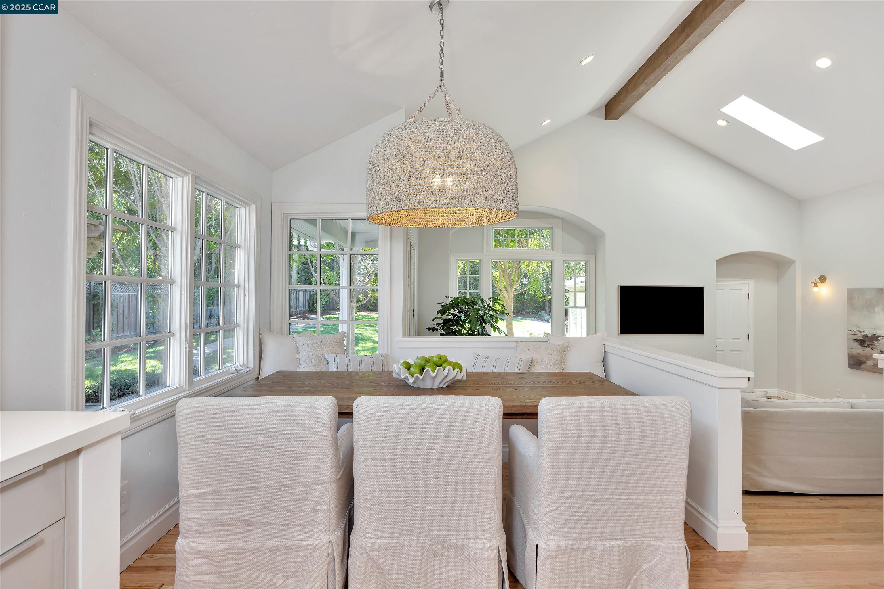 Detail Gallery Image 12 of 38 For 689 Los Palos Dr, Lafayette,  CA 94549 - 4 Beds | 2 Baths