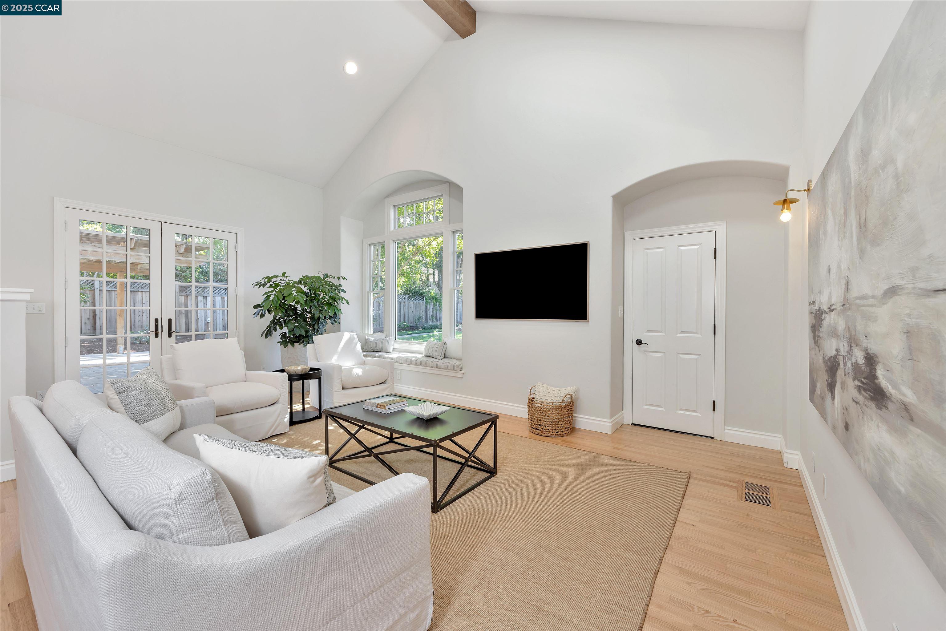 Detail Gallery Image 13 of 38 For 689 Los Palos Dr, Lafayette,  CA 94549 - 4 Beds | 2 Baths