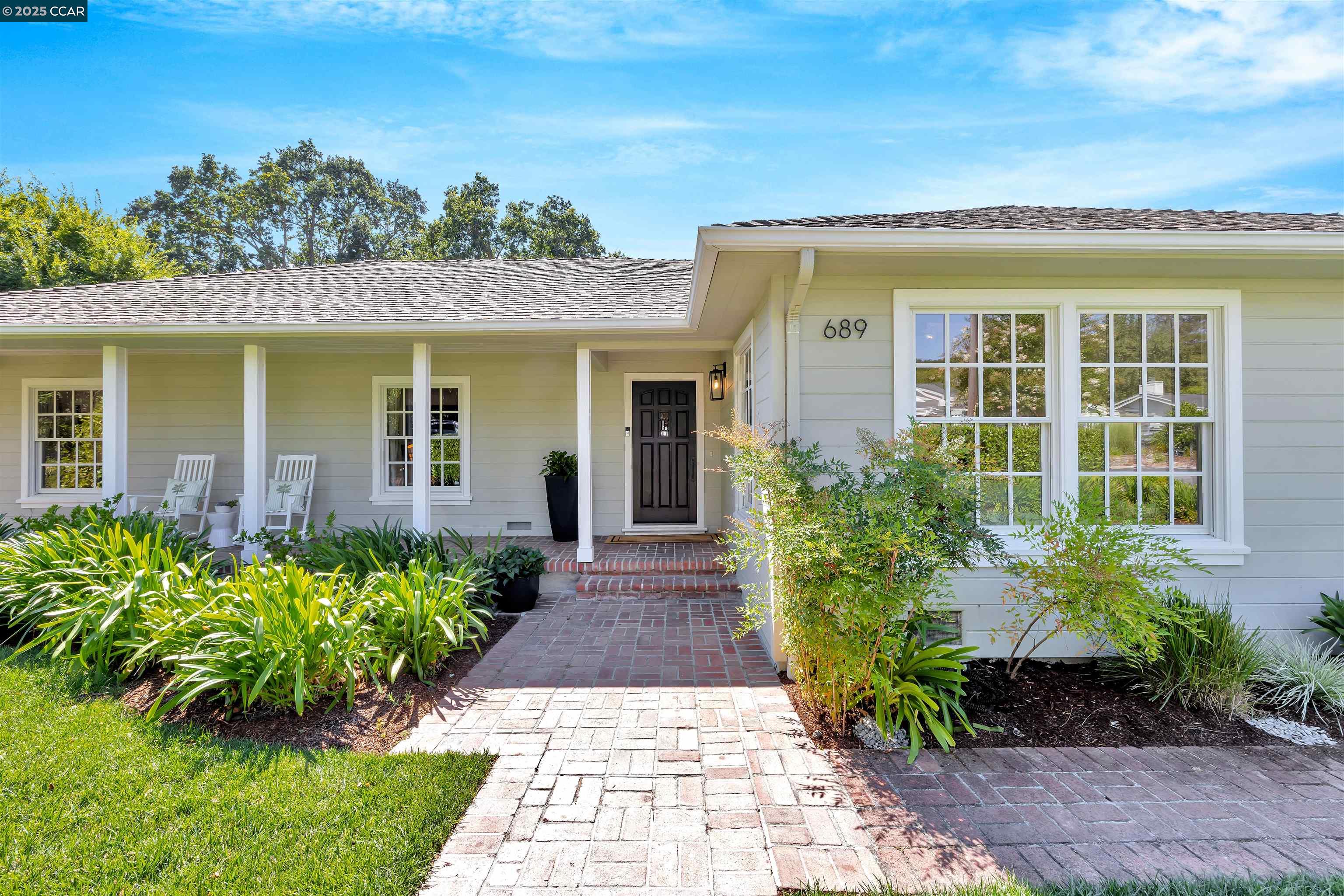 Detail Gallery Image 3 of 38 For 689 Los Palos Dr, Lafayette,  CA 94549 - 4 Beds | 2 Baths
