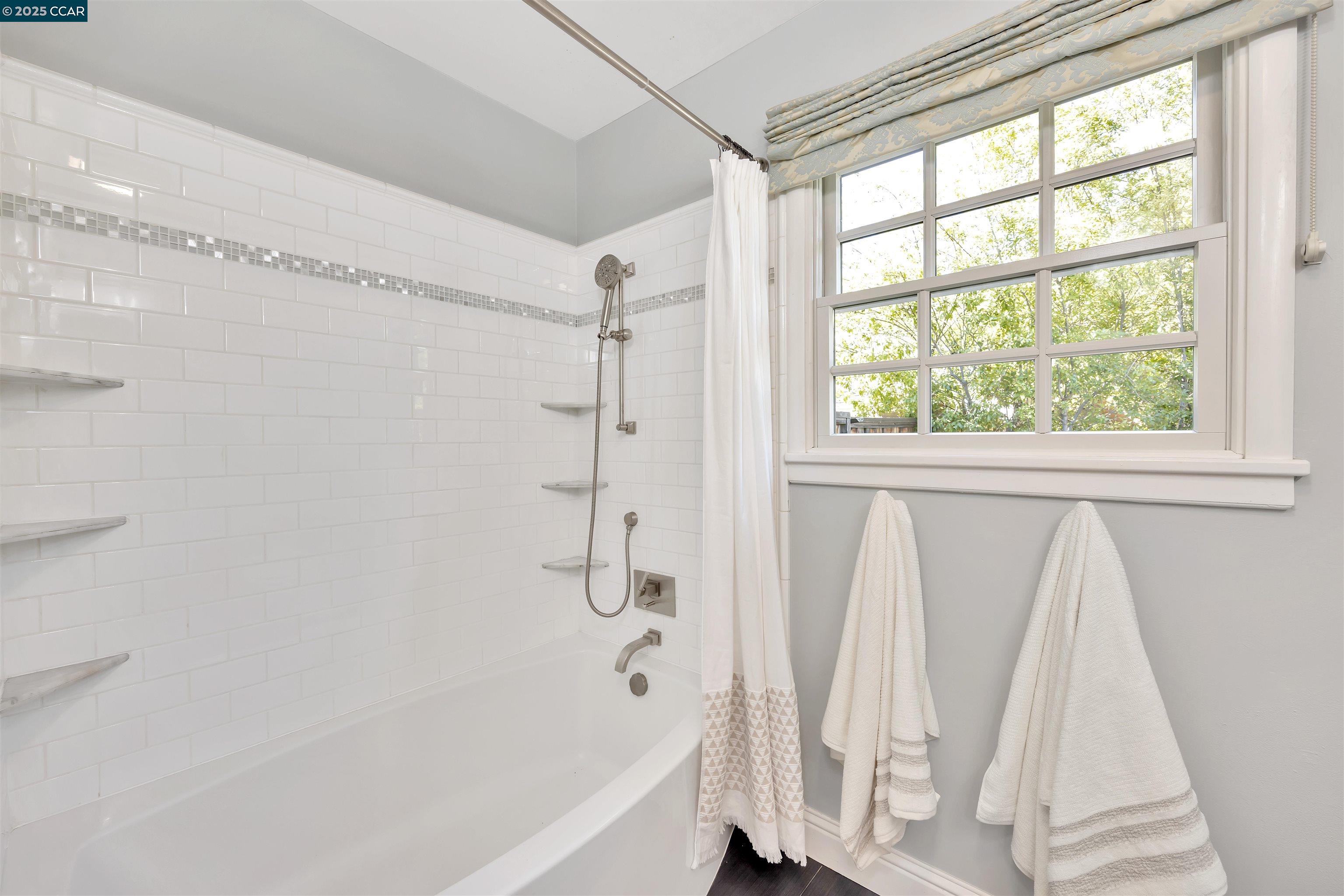 Detail Gallery Image 21 of 38 For 689 Los Palos Dr, Lafayette,  CA 94549 - 4 Beds | 2 Baths