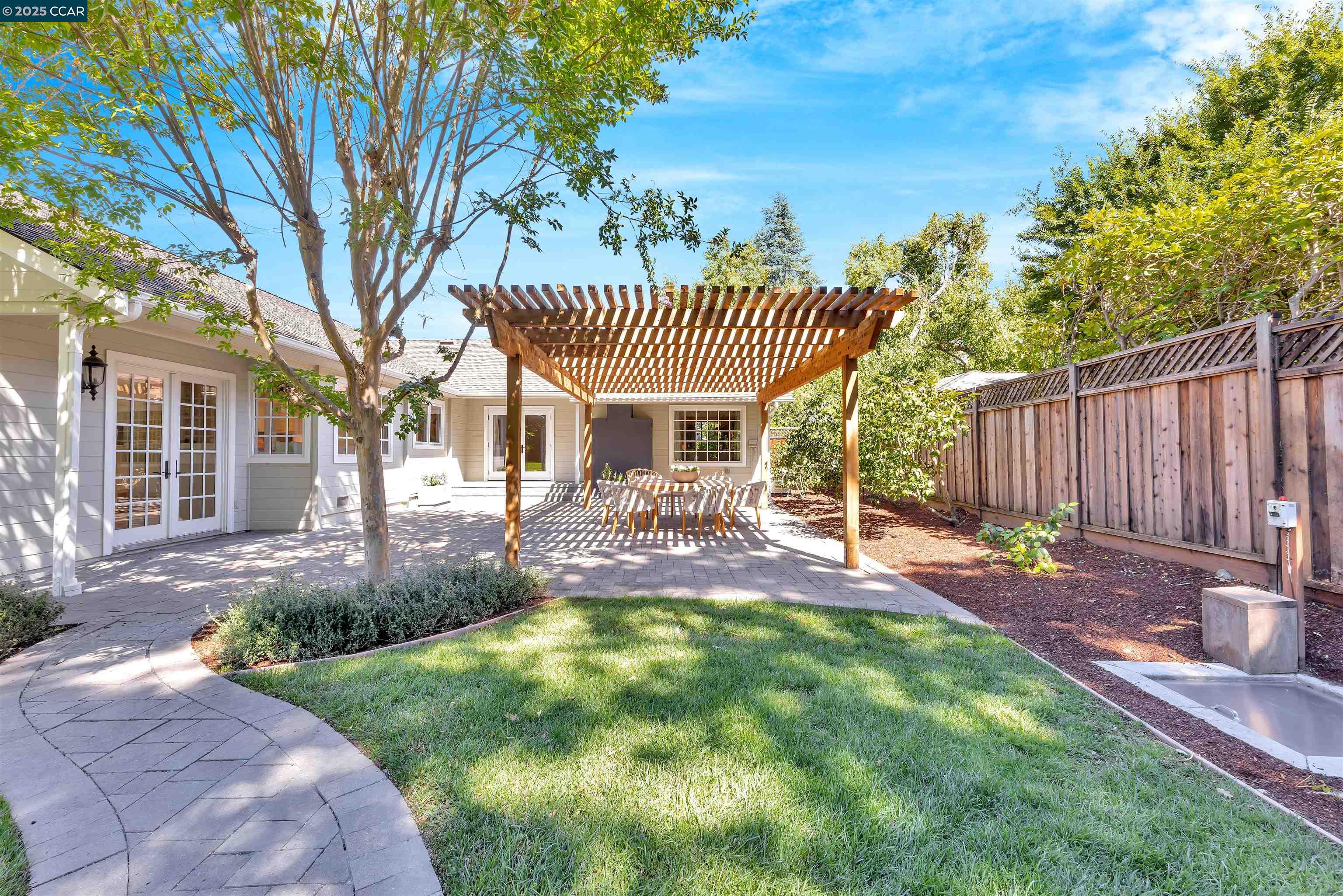 Detail Gallery Image 28 of 38 For 689 Los Palos Dr, Lafayette,  CA 94549 - 4 Beds | 2 Baths