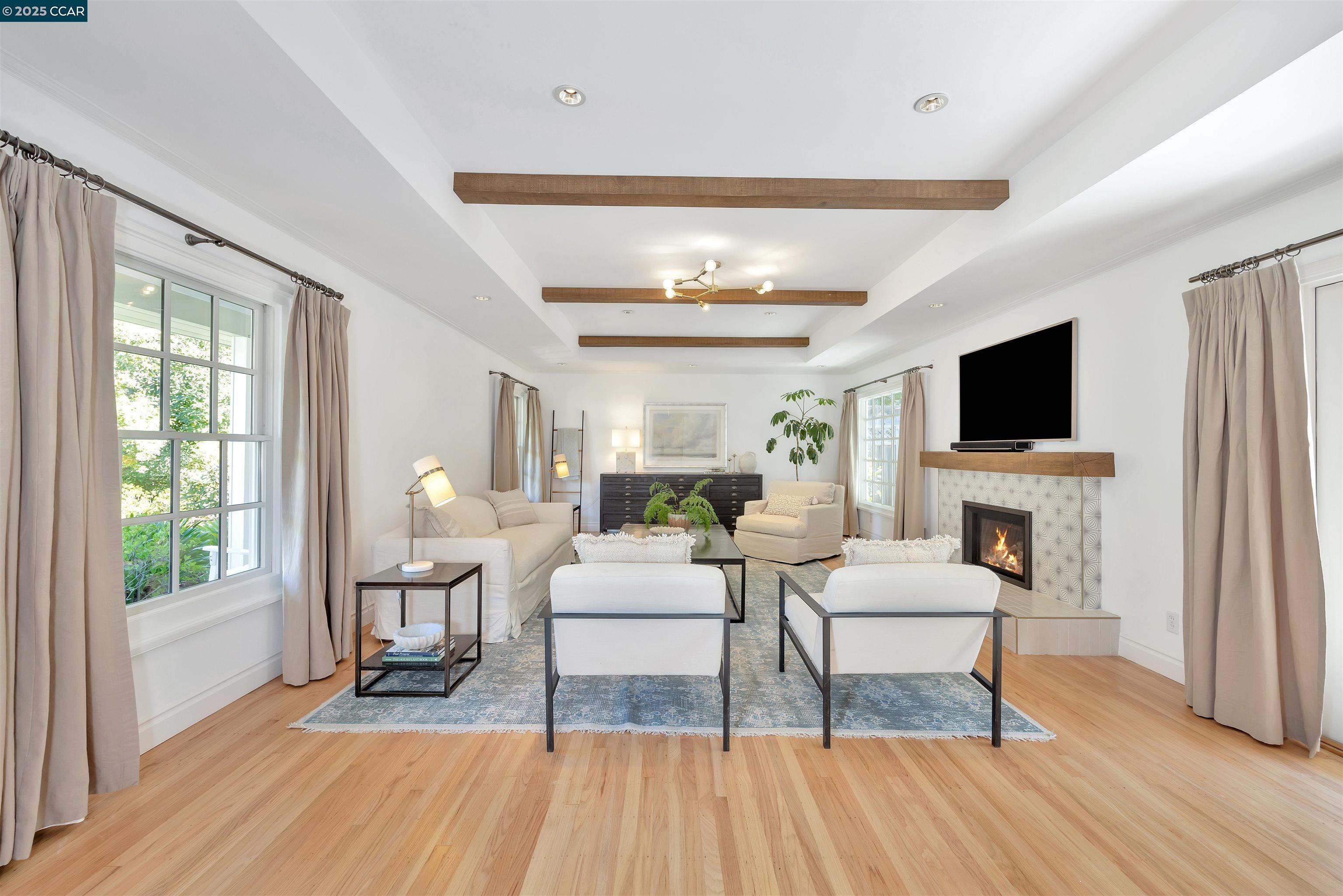 Detail Gallery Image 4 of 38 For 689 Los Palos Dr, Lafayette,  CA 94549 - 4 Beds | 2 Baths