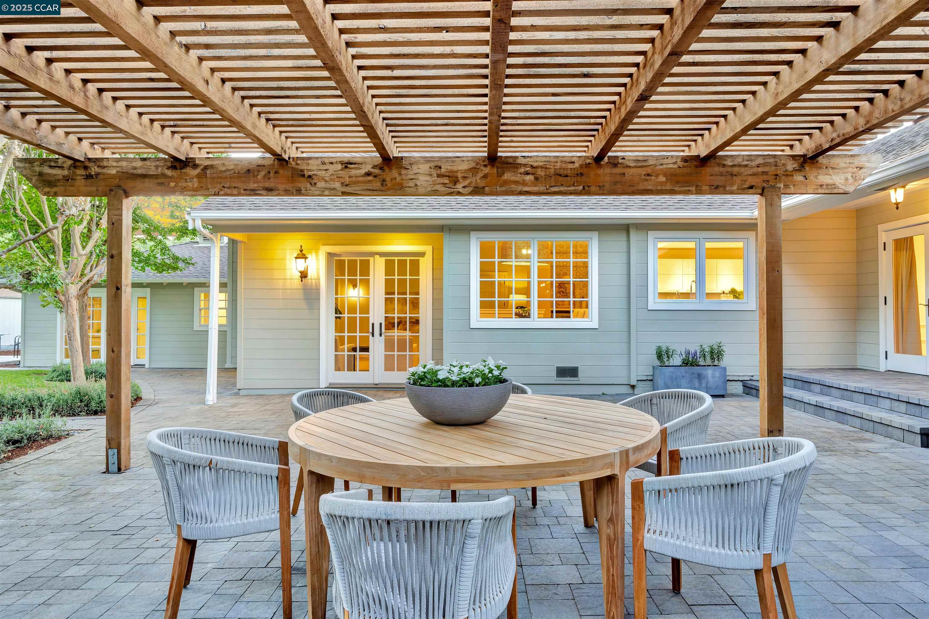 Detail Gallery Image 31 of 38 For 689 Los Palos Dr, Lafayette,  CA 94549 - 4 Beds | 2 Baths