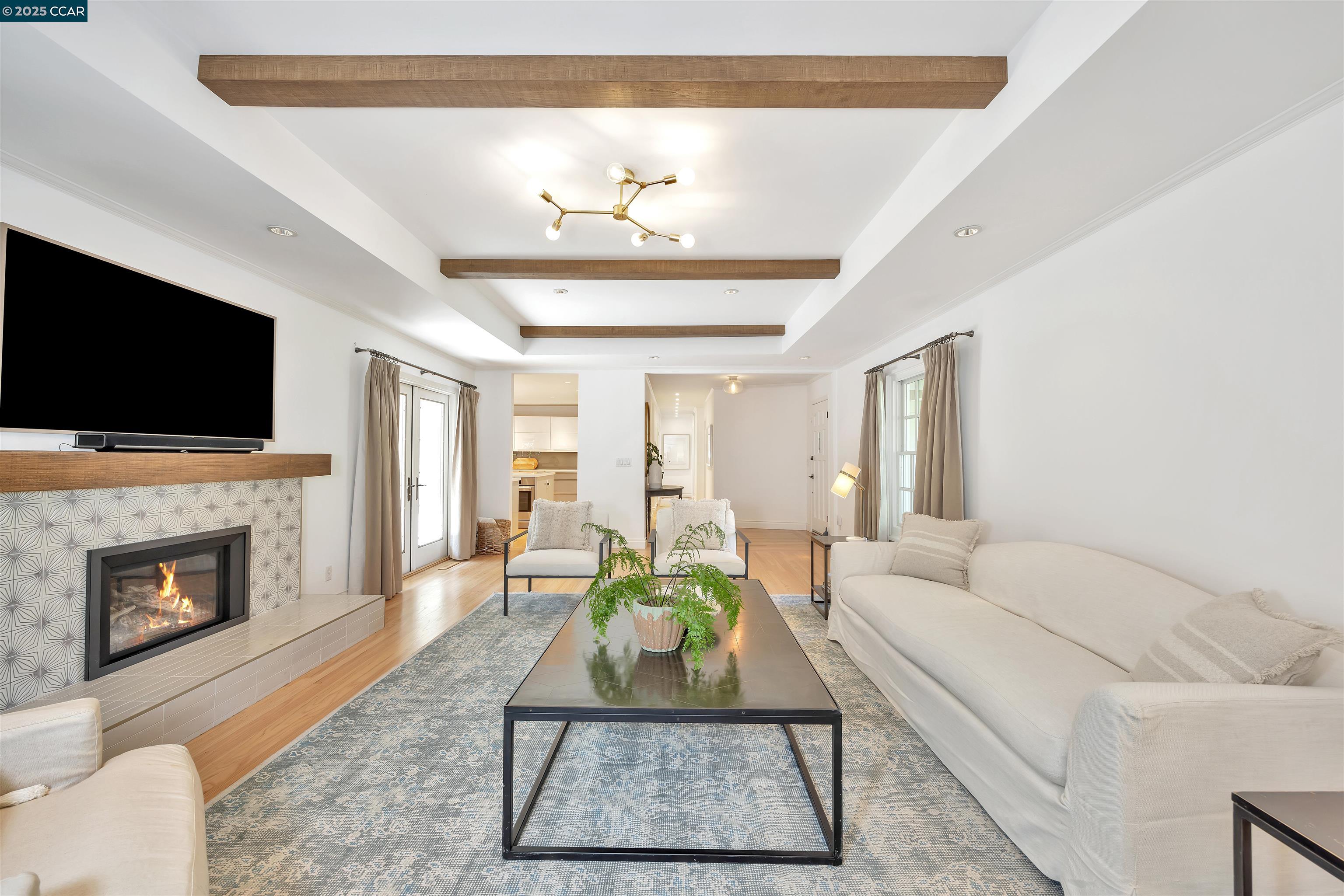 Detail Gallery Image 5 of 38 For 689 Los Palos Dr, Lafayette,  CA 94549 - 4 Beds | 2 Baths