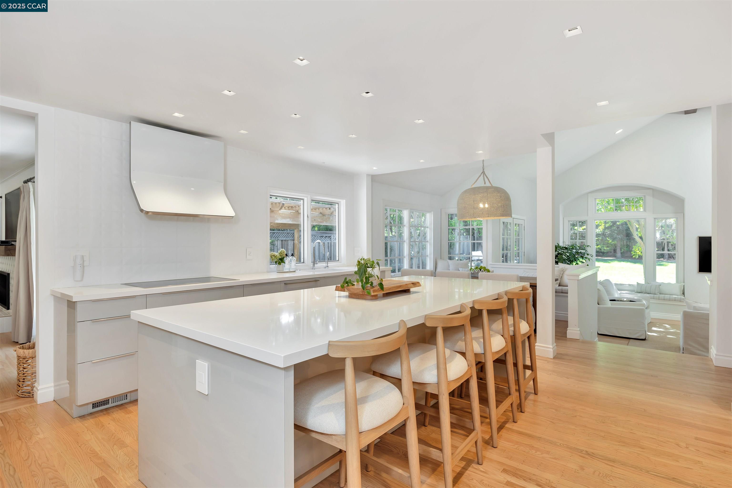 Detail Gallery Image 7 of 38 For 689 Los Palos Dr, Lafayette,  CA 94549 - 4 Beds | 2 Baths