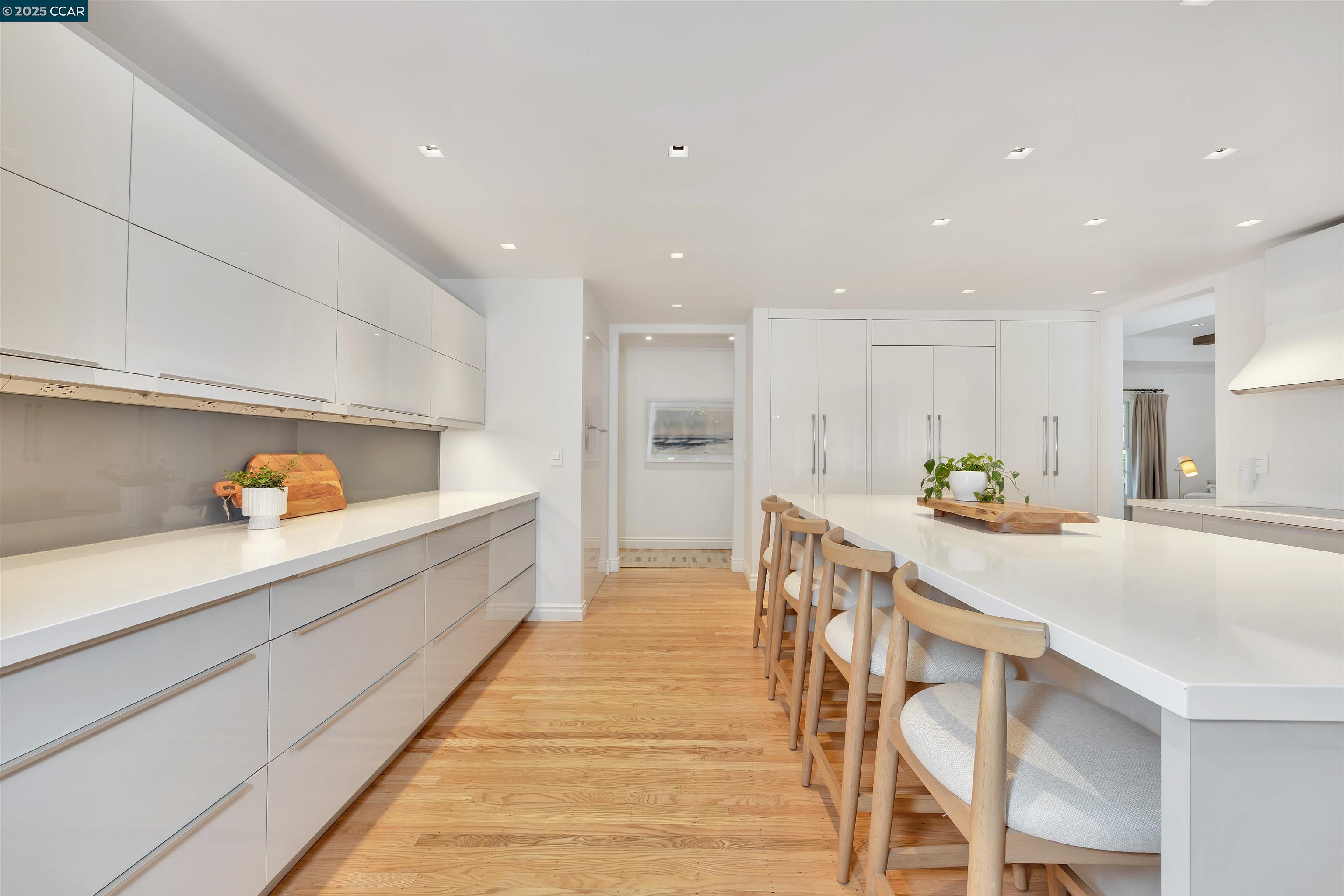 Detail Gallery Image 8 of 38 For 689 Los Palos Dr, Lafayette,  CA 94549 - 4 Beds | 2 Baths