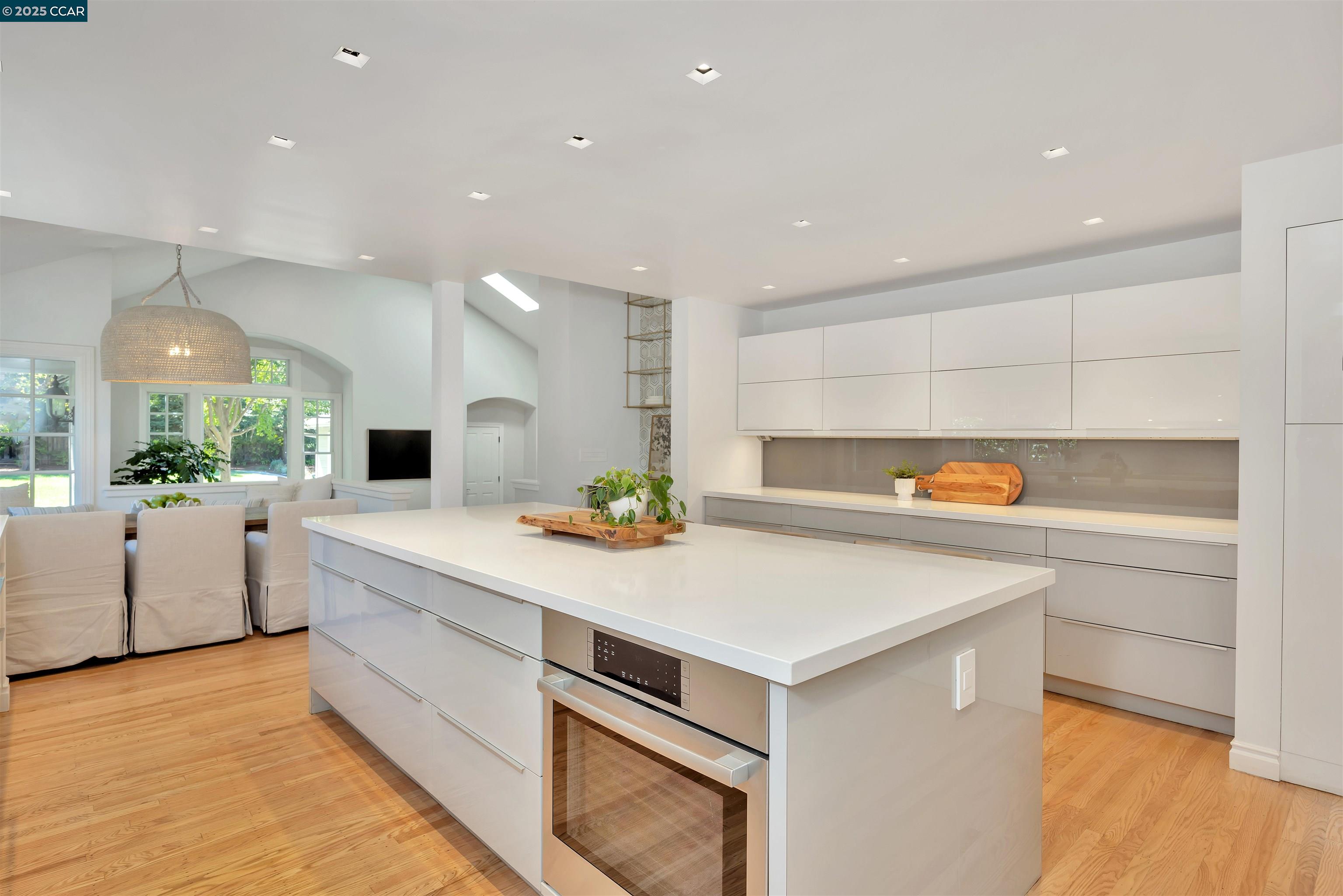 Detail Gallery Image 9 of 38 For 689 Los Palos Dr, Lafayette,  CA 94549 - 4 Beds | 2 Baths