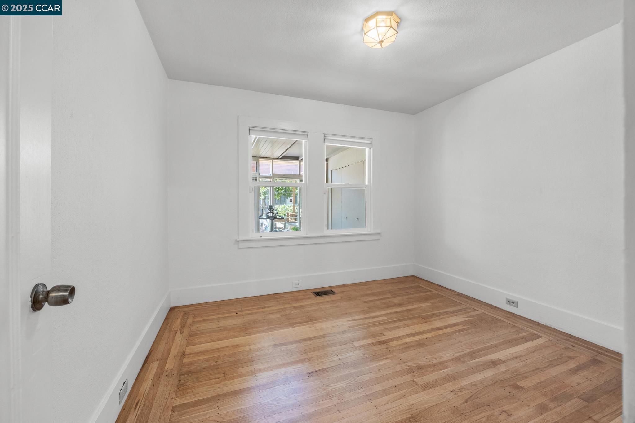Detail Gallery Image 17 of 60 For 960 Ordway Street, Albany,  CA 94706 - 4 Beds | 2 Baths