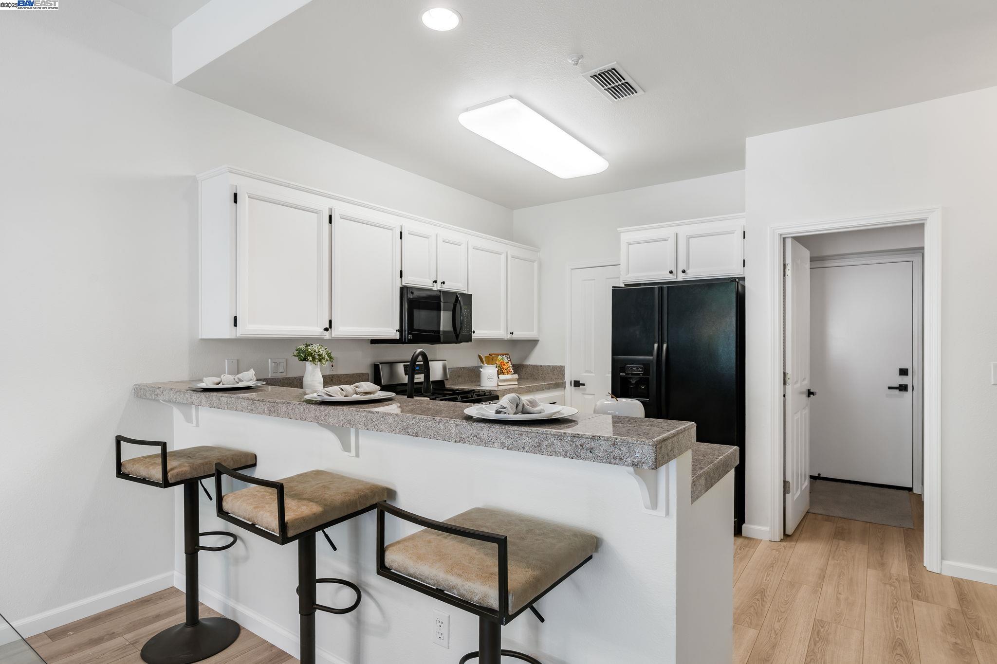 Detail Gallery Image 16 of 37 For 4120 Lucca Ct, Pleasanton,  CA 94588 - 3 Beds | 2/1 Baths