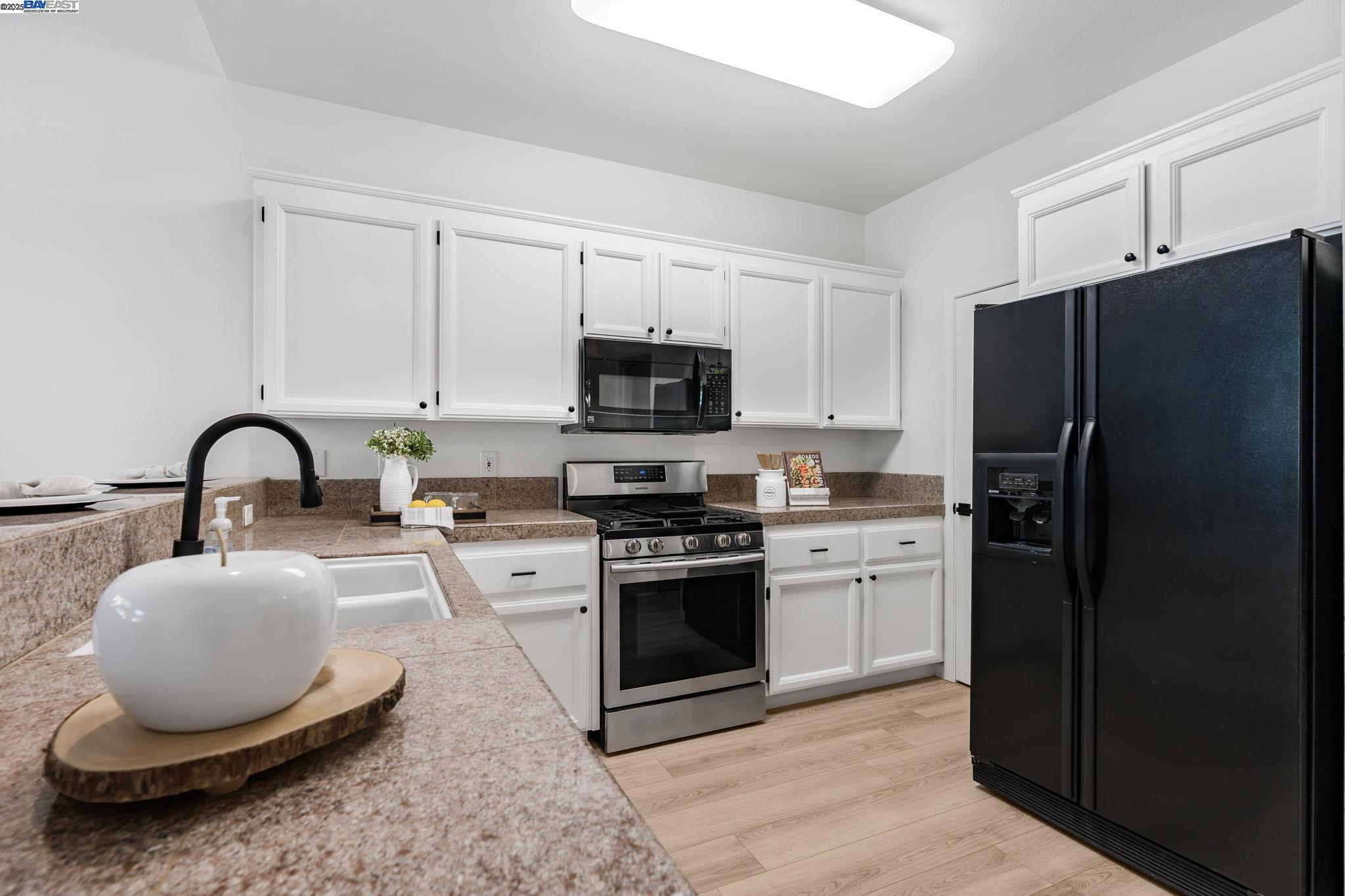 Detail Gallery Image 17 of 37 For 4120 Lucca Ct, Pleasanton,  CA 94588 - 3 Beds | 2/1 Baths