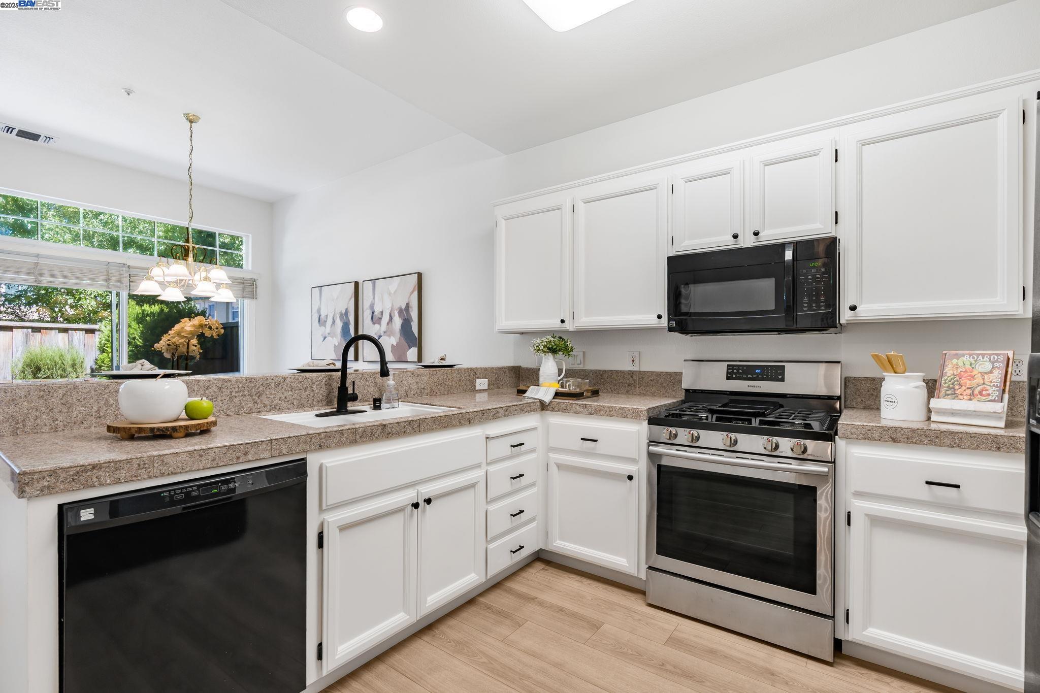 Detail Gallery Image 18 of 37 For 4120 Lucca Ct, Pleasanton,  CA 94588 - 3 Beds | 2/1 Baths