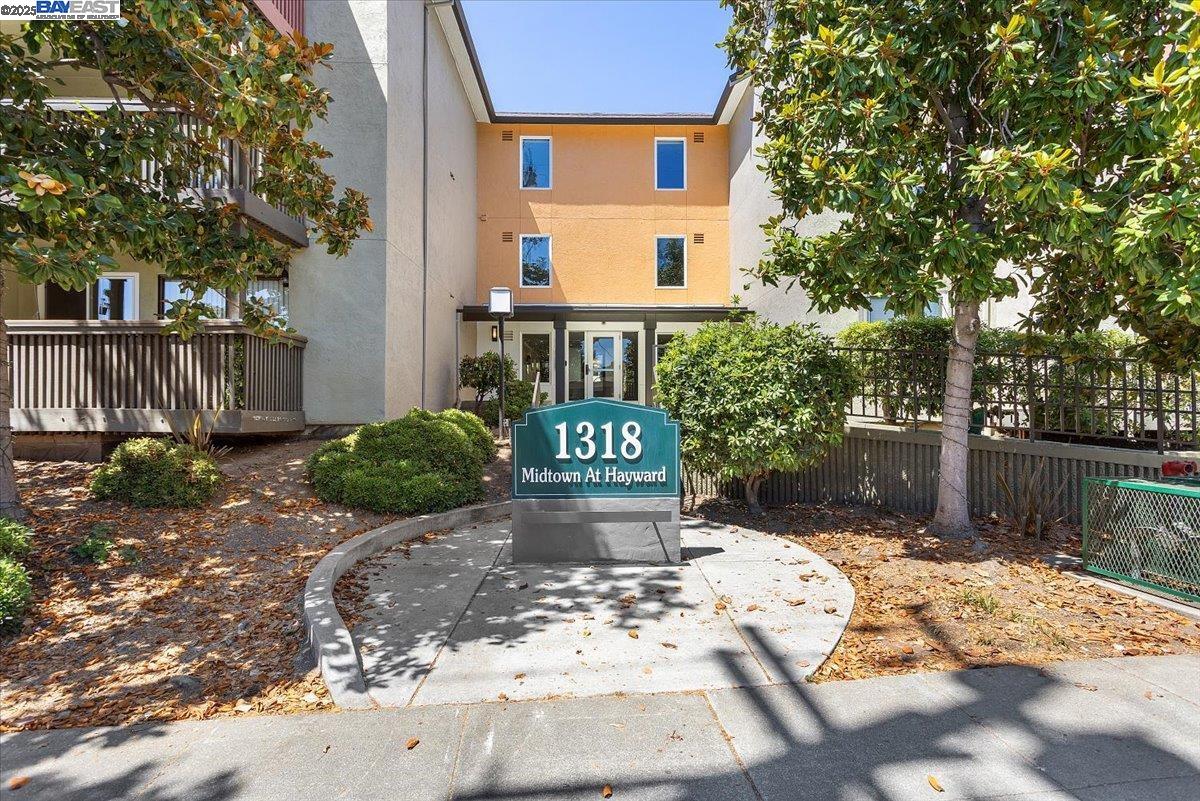 Detail Gallery Image 1 of 20 For 1318 B Street #314,  Hayward,  CA 94541 - 2 Beds | 2 Baths