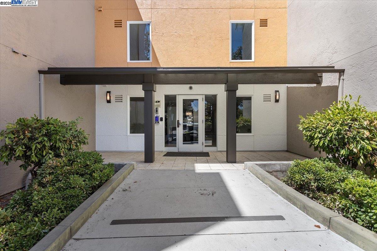 Detail Gallery Image 2 of 20 For 1318 B Street #314,  Hayward,  CA 94541 - 2 Beds | 2 Baths