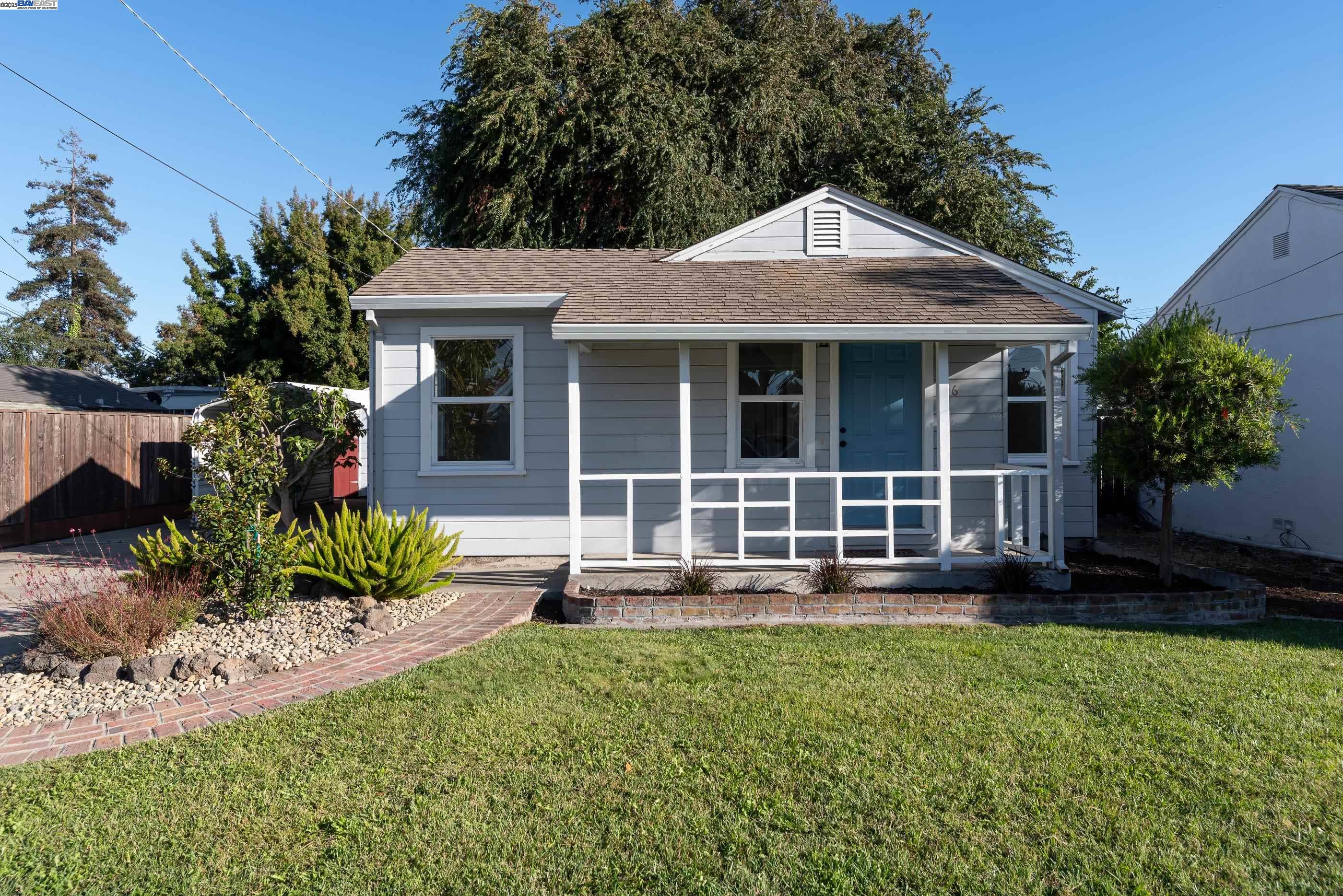 Detail Gallery Image 2 of 33 For 466 Lupine Way, Hayward,  CA 94541 - 2 Beds | 1 Baths