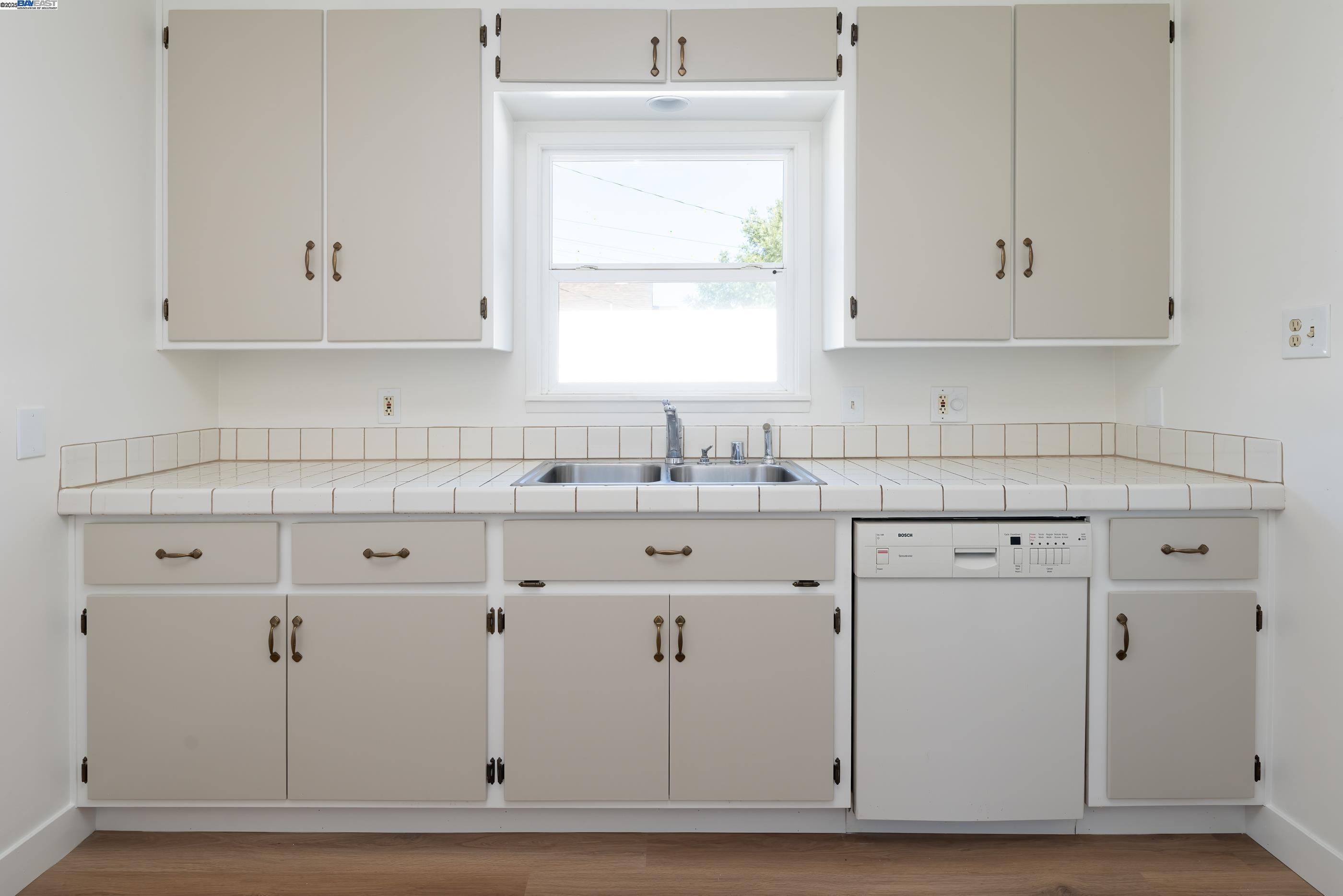 Detail Gallery Image 11 of 33 For 466 Lupine Way, Hayward,  CA 94541 - 2 Beds | 1 Baths