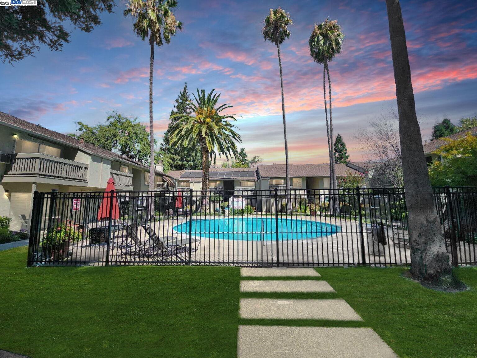 Detail Gallery Image 2 of 60 For 1241 Homestead Ave #206,  Walnut Creek,  CA 94598 - 1 Beds | 1 Baths