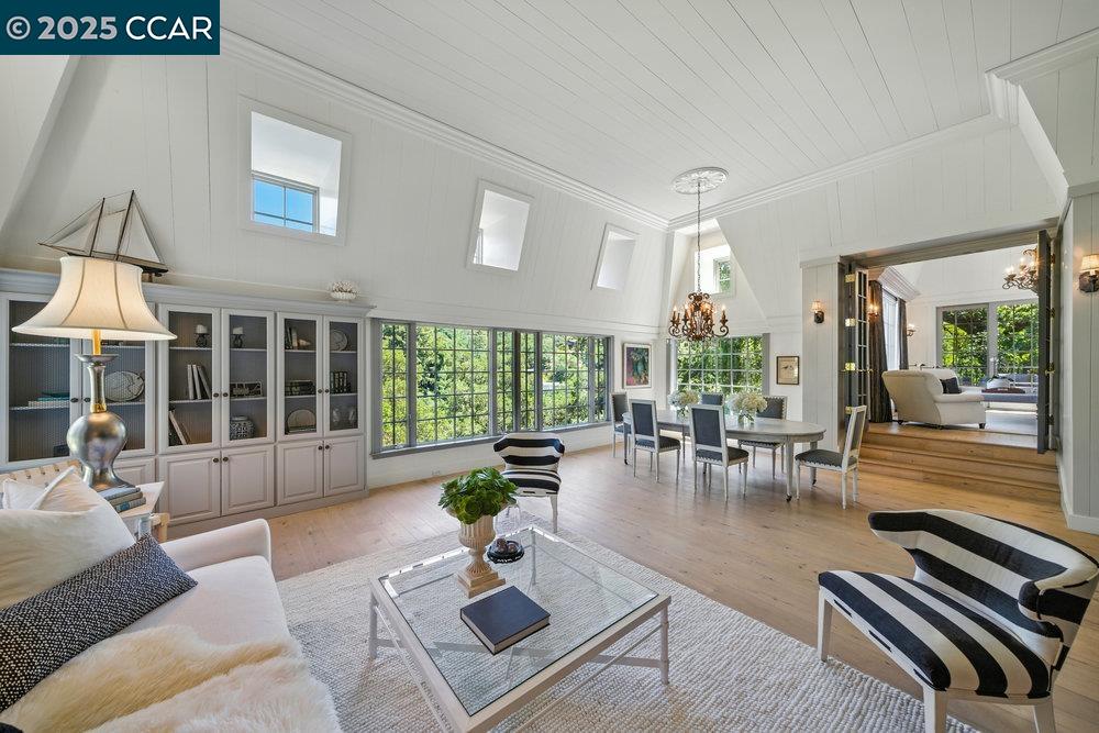 Detail Gallery Image 11 of 60 For 164 Camino Don Miguel, Orinda,  CA 94563 - 4 Beds | 3/1 Baths