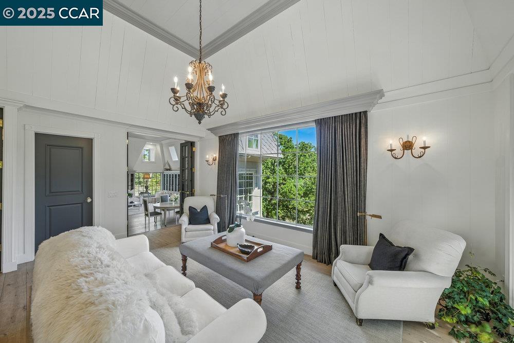 Detail Gallery Image 15 of 60 For 164 Camino Don Miguel, Orinda,  CA 94563 - 4 Beds | 3/1 Baths