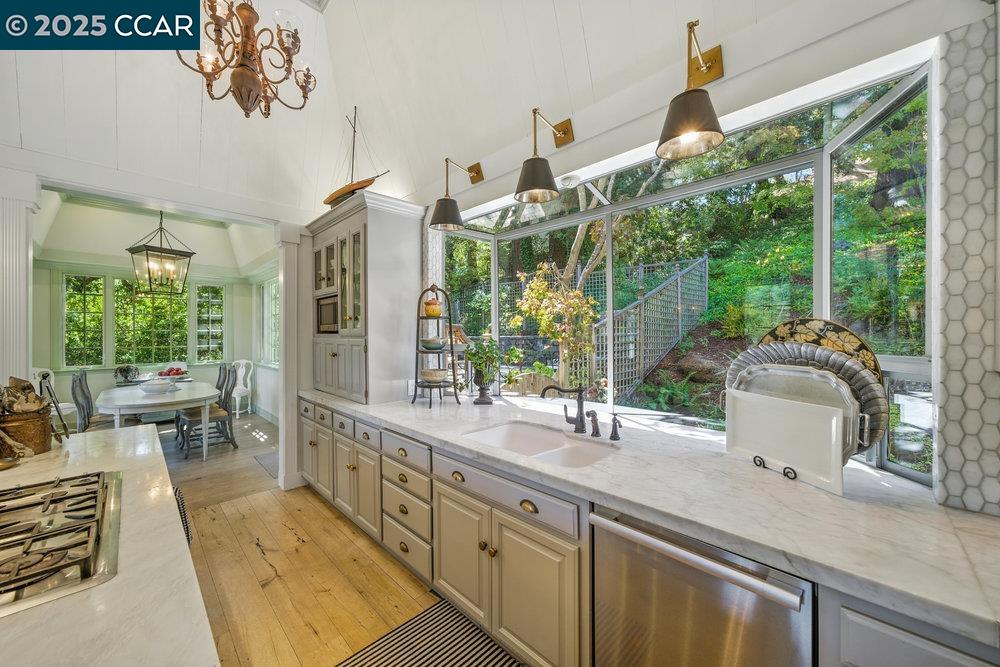 Detail Gallery Image 25 of 60 For 164 Camino Don Miguel, Orinda,  CA 94563 - 4 Beds | 3/1 Baths