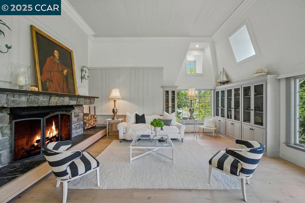 Detail Gallery Image 10 of 60 For 164 Camino Don Miguel, Orinda,  CA 94563 - 4 Beds | 3/1 Baths