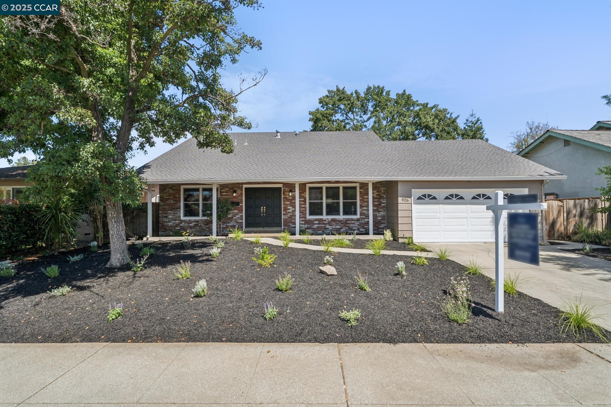 Detail Gallery Image 1 of 54 For 906 Hastings Dr, Concord,  CA 94518 - 5 Beds | 2 Baths