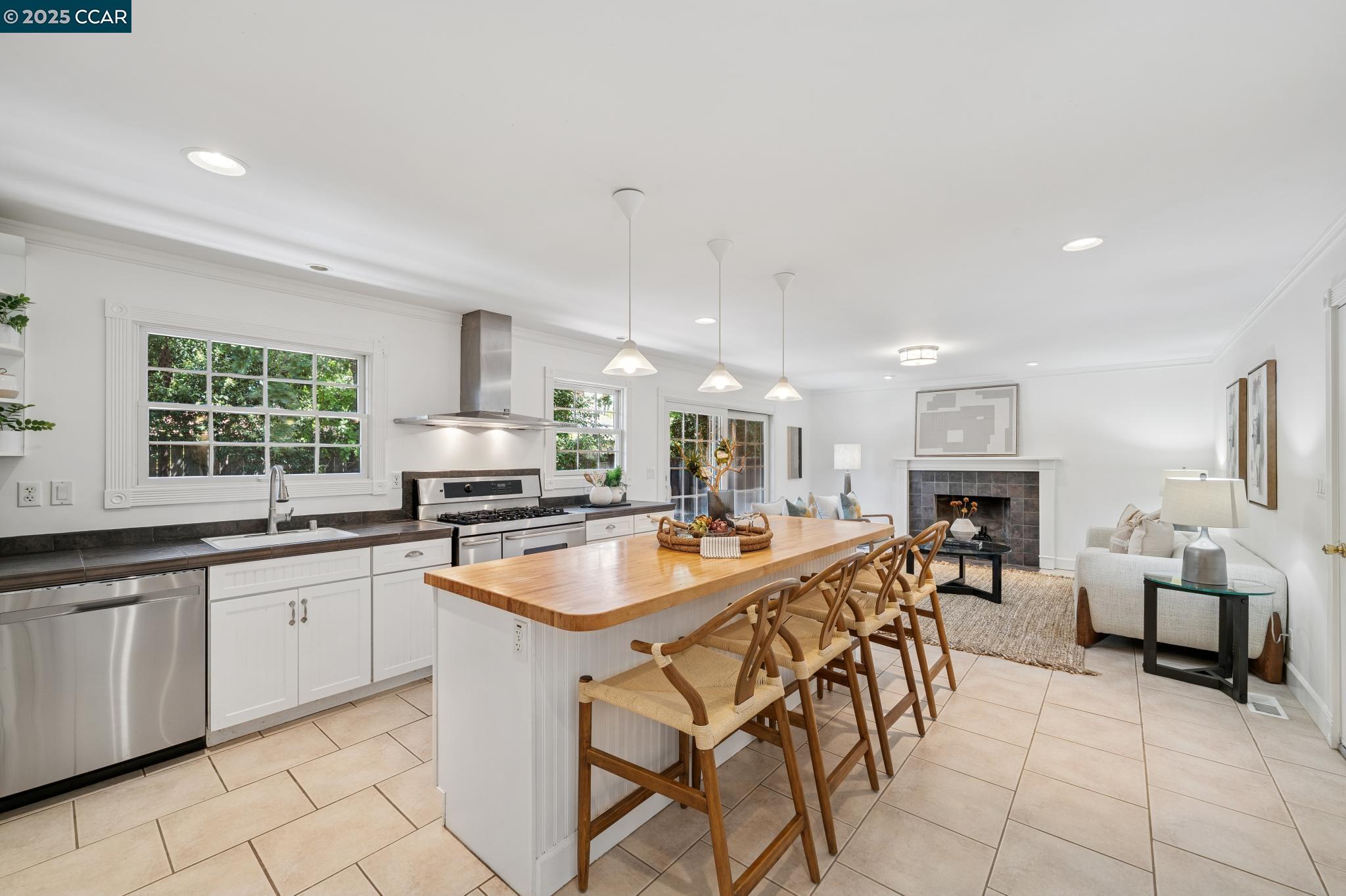 Detail Gallery Image 15 of 54 For 906 Hastings Dr, Concord,  CA 94518 - 5 Beds | 2 Baths