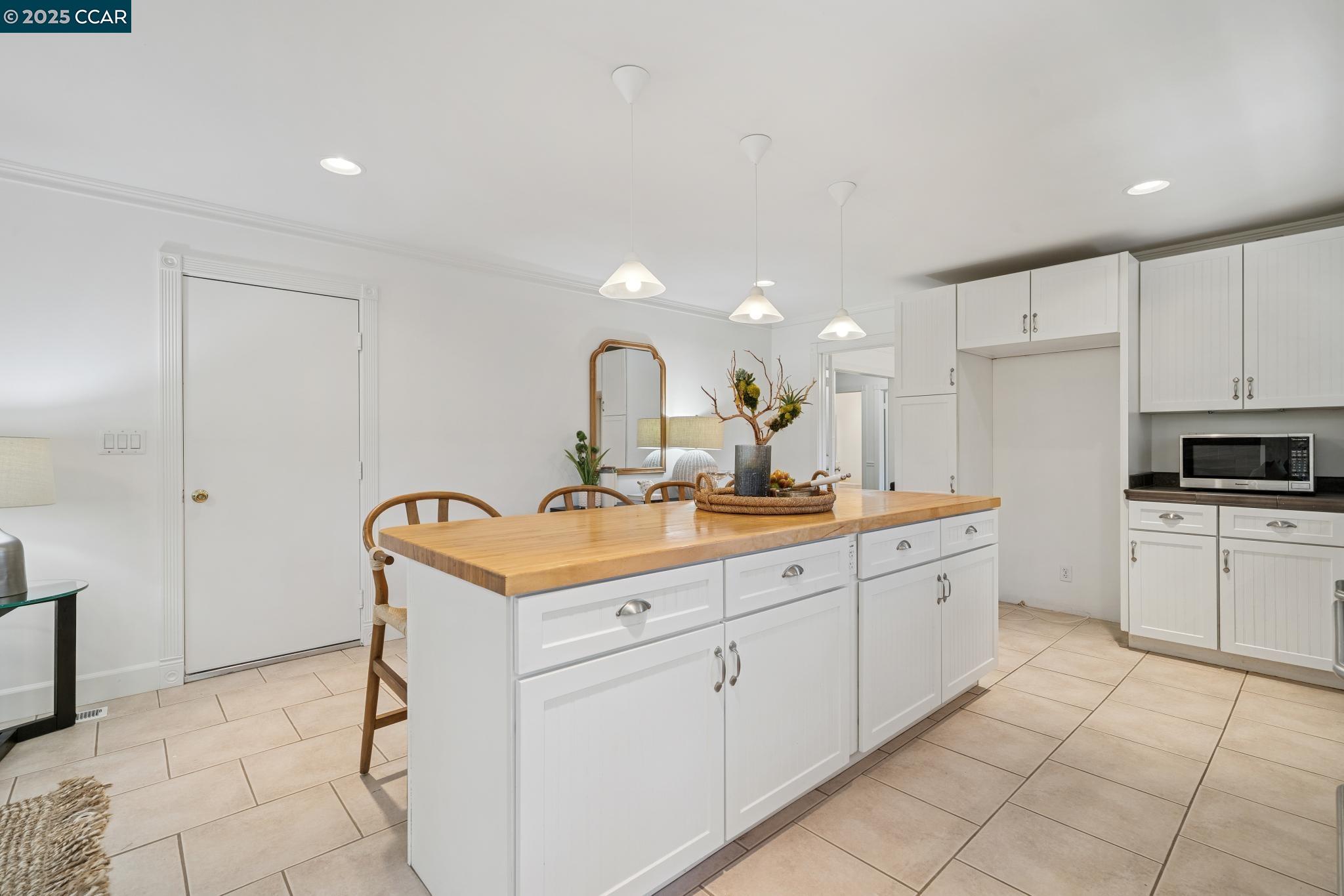 Detail Gallery Image 17 of 54 For 906 Hastings Dr, Concord,  CA 94518 - 5 Beds | 2 Baths