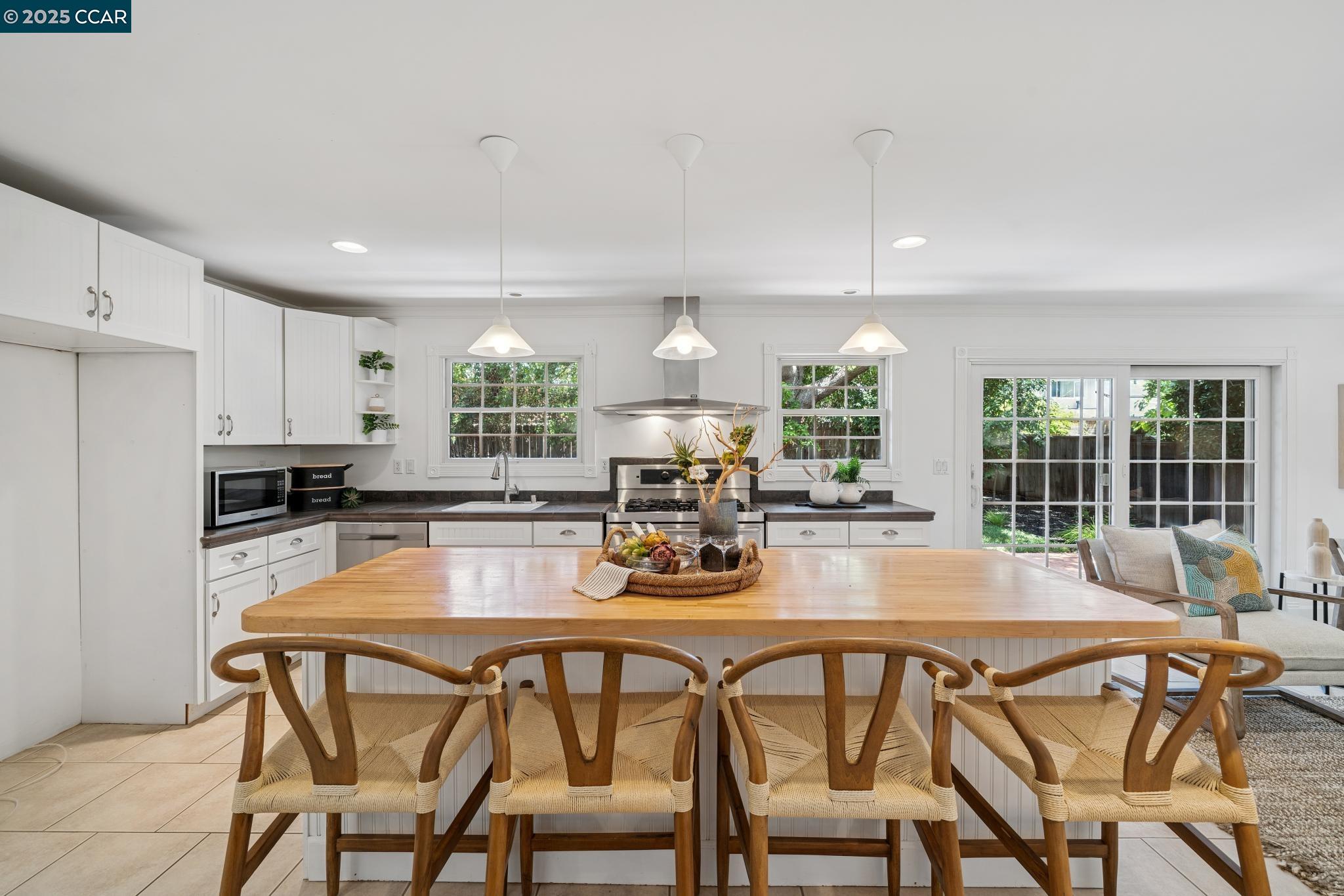 Detail Gallery Image 18 of 54 For 906 Hastings Dr, Concord,  CA 94518 - 5 Beds | 2 Baths