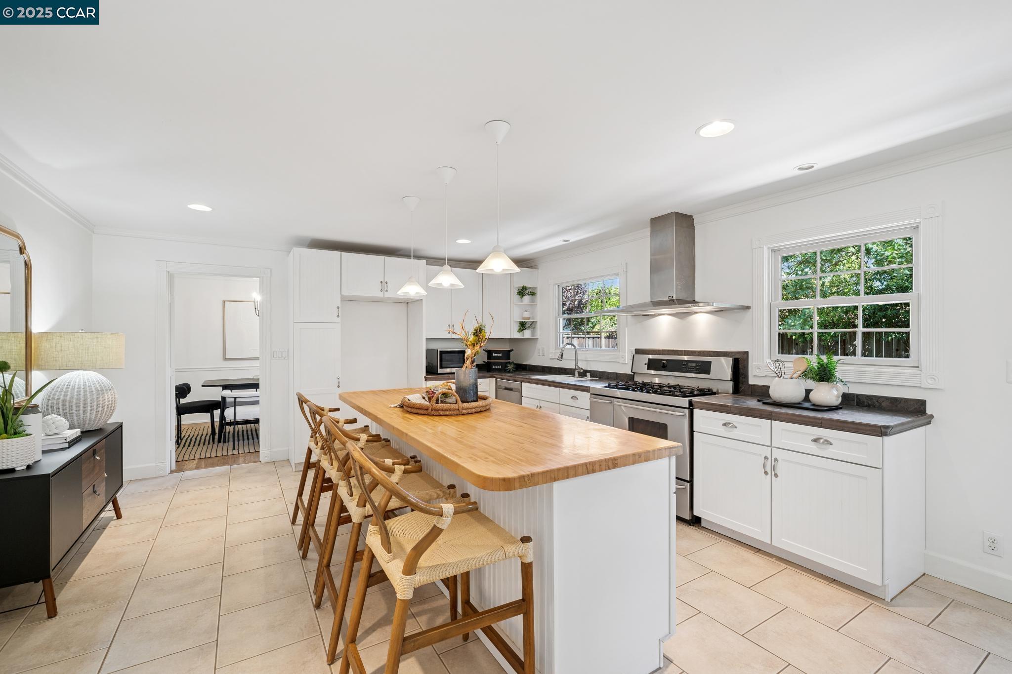 Detail Gallery Image 19 of 54 For 906 Hastings Dr, Concord,  CA 94518 - 5 Beds | 2 Baths