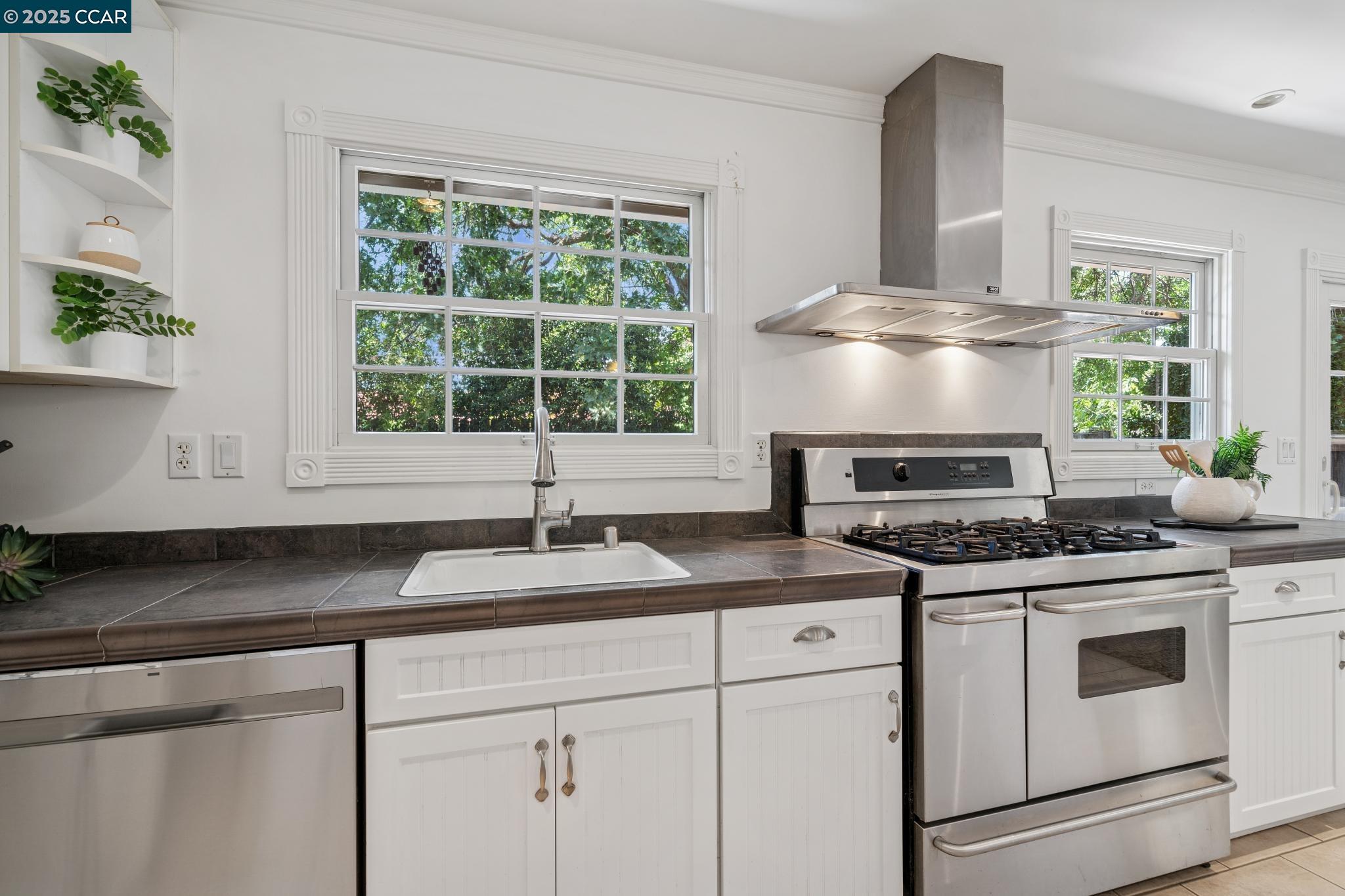 Detail Gallery Image 20 of 54 For 906 Hastings Dr, Concord,  CA 94518 - 5 Beds | 2 Baths