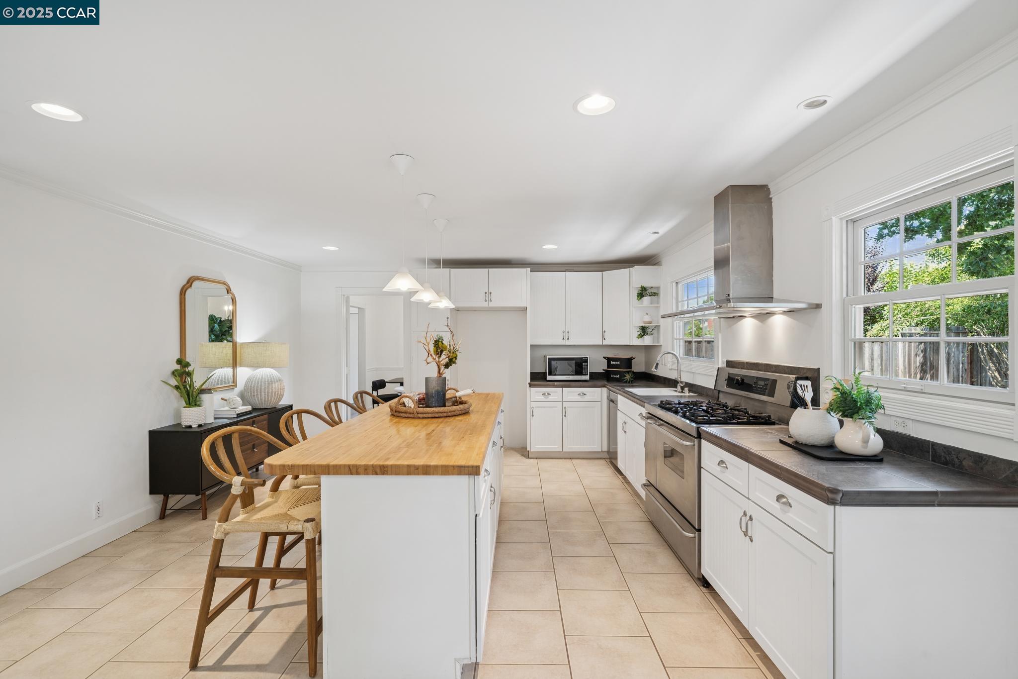 Detail Gallery Image 21 of 54 For 906 Hastings Dr, Concord,  CA 94518 - 5 Beds | 2 Baths