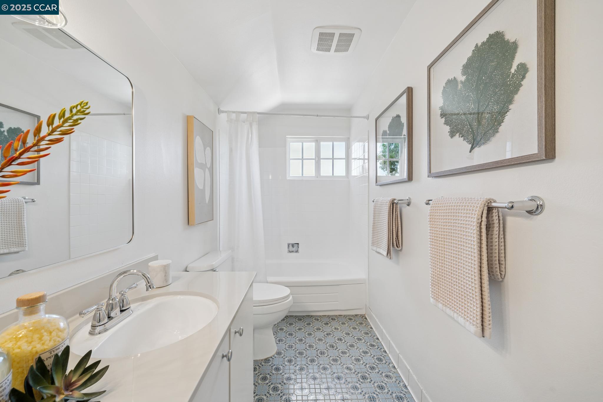 Detail Gallery Image 42 of 54 For 906 Hastings Dr, Concord,  CA 94518 - 5 Beds | 2 Baths