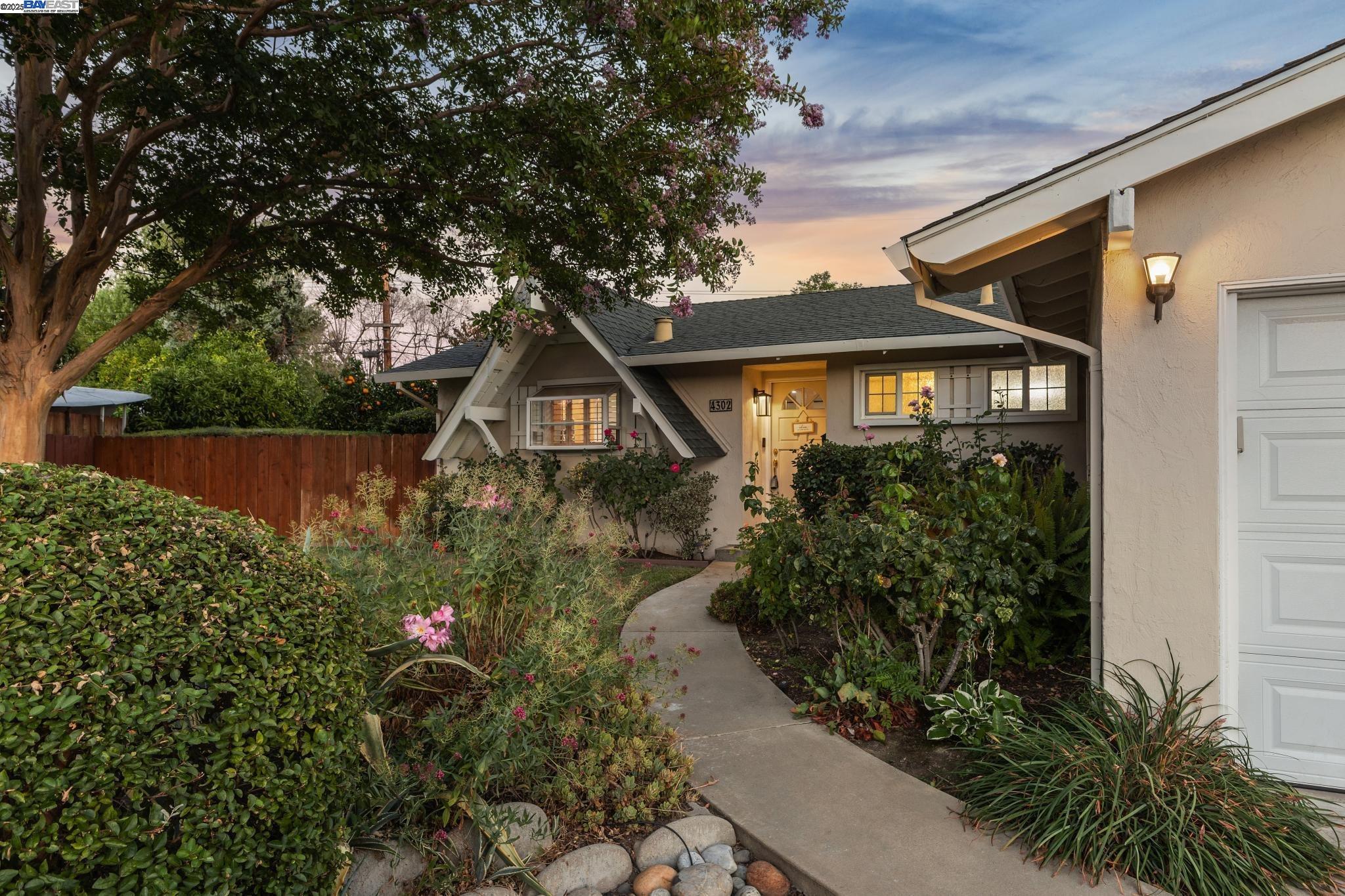 Detail Gallery Image 2 of 58 For 4302 Carter Ct, Concord,  CA 94521 - 3 Beds | 2 Baths