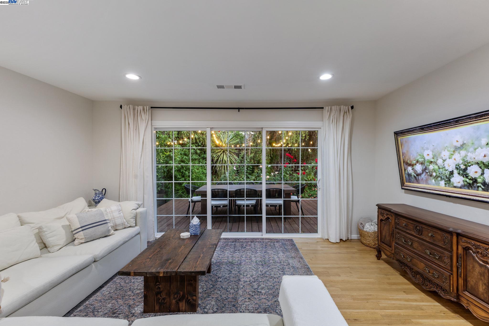 Detail Gallery Image 11 of 58 For 4302 Carter Ct, Concord,  CA 94521 - 3 Beds | 2 Baths
