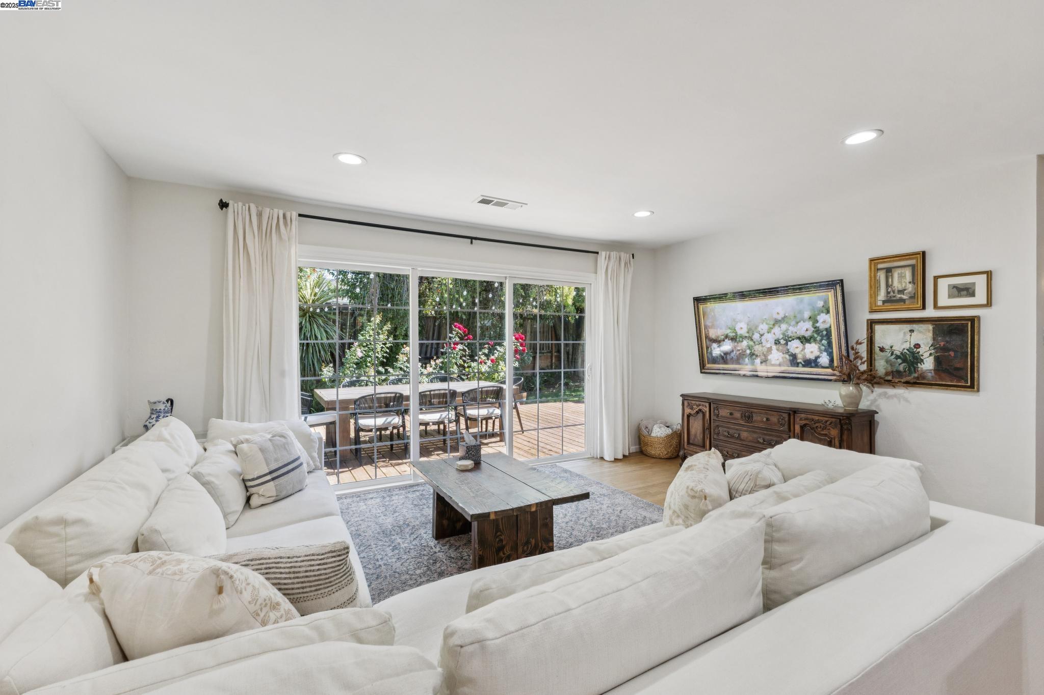 Detail Gallery Image 12 of 58 For 4302 Carter Ct, Concord,  CA 94521 - 3 Beds | 2 Baths