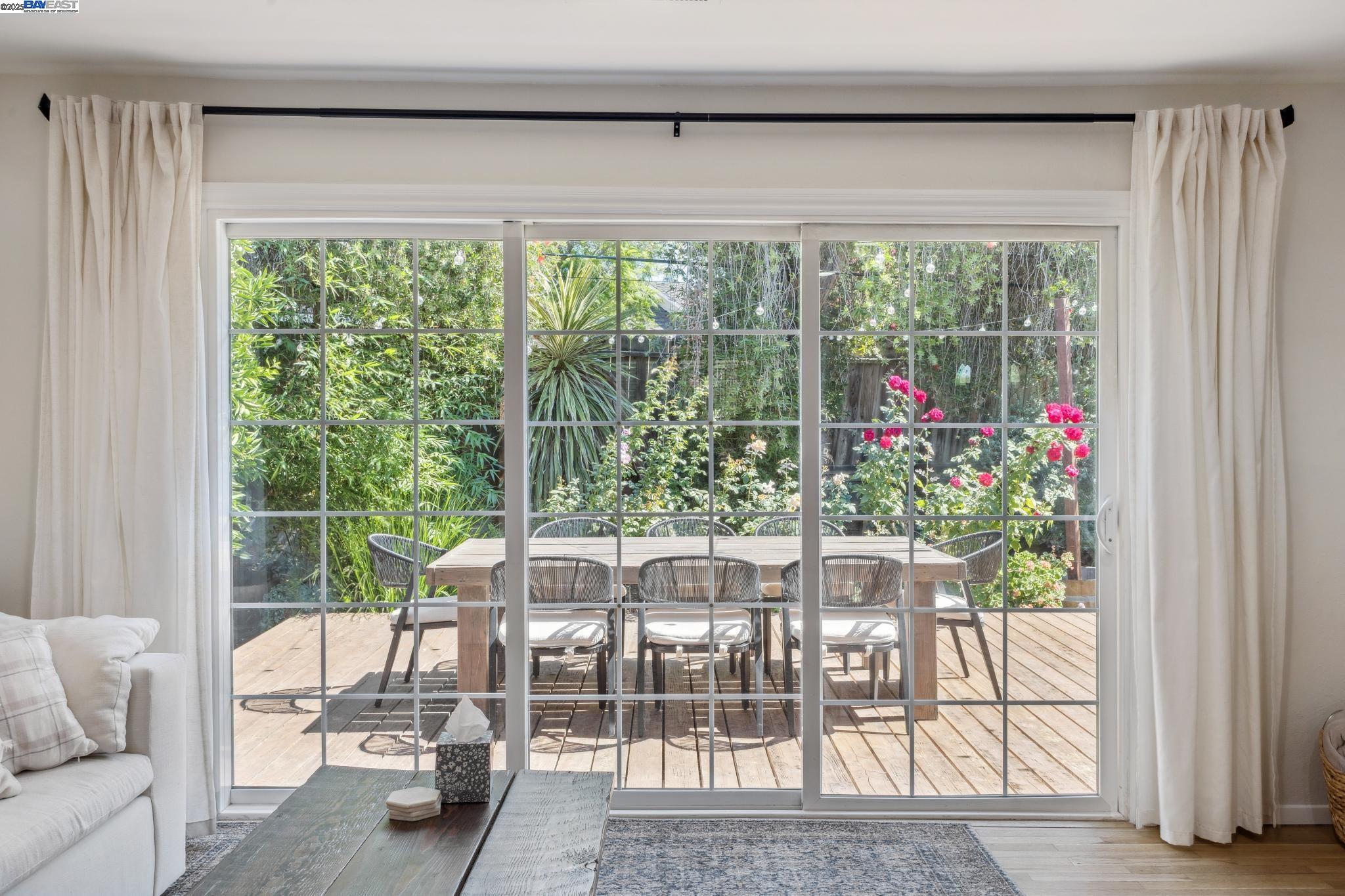 Detail Gallery Image 13 of 58 For 4302 Carter Ct, Concord,  CA 94521 - 3 Beds | 2 Baths