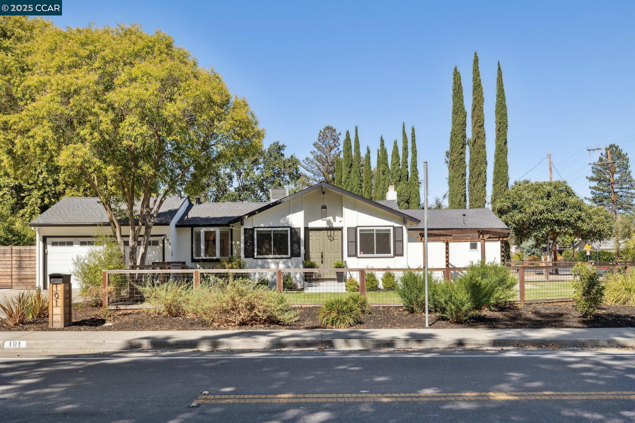 Detail Gallery Image 2 of 38 For 101 Patterson Blvd, Pleasant Hill,  CA 94523 - 3 Beds | 2 Baths