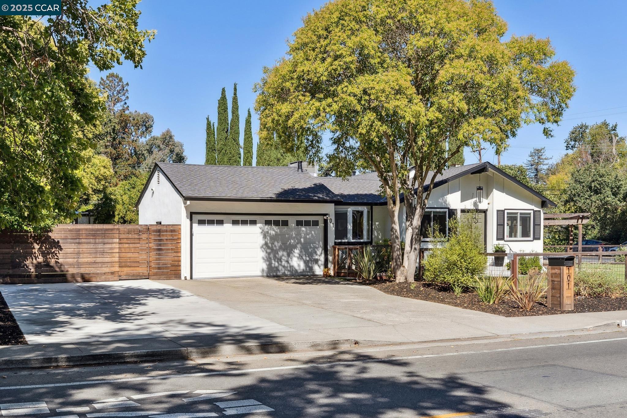Detail Gallery Image 3 of 38 For 101 Patterson Blvd, Pleasant Hill,  CA 94523 - 3 Beds | 2 Baths