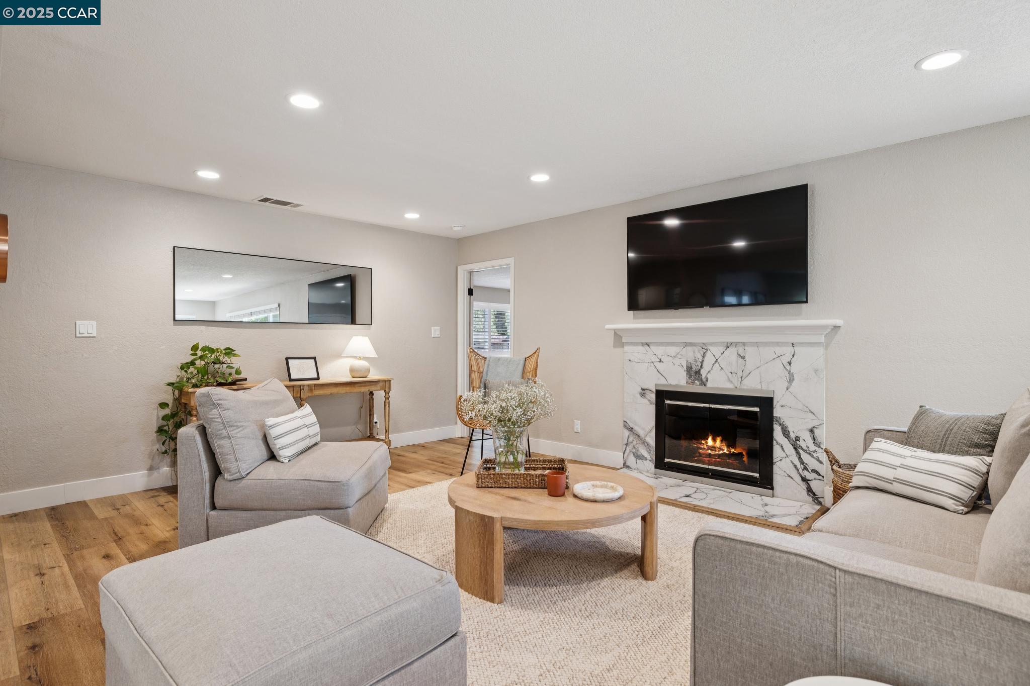 Detail Gallery Image 7 of 38 For 101 Patterson Blvd, Pleasant Hill,  CA 94523 - 3 Beds | 2 Baths
