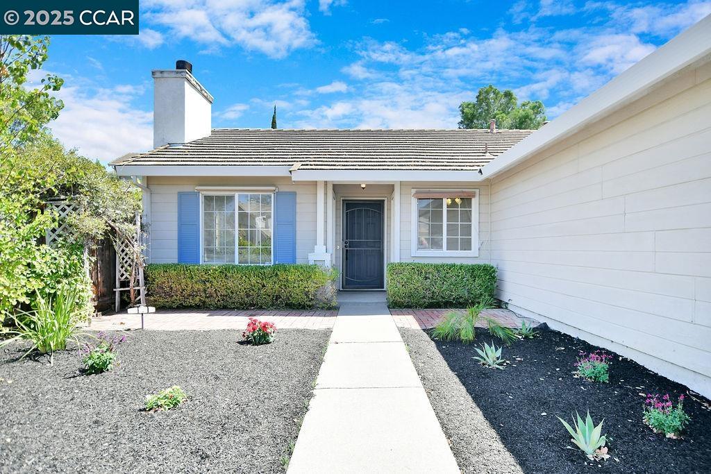 Detail Gallery Image 2 of 29 For 1024 Sandstone Ct, Antioch,  CA 94531 - 3 Beds | 2 Baths