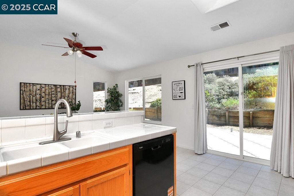Detail Gallery Image 9 of 29 For 1024 Sandstone Ct, Antioch,  CA 94531 - 3 Beds | 2 Baths