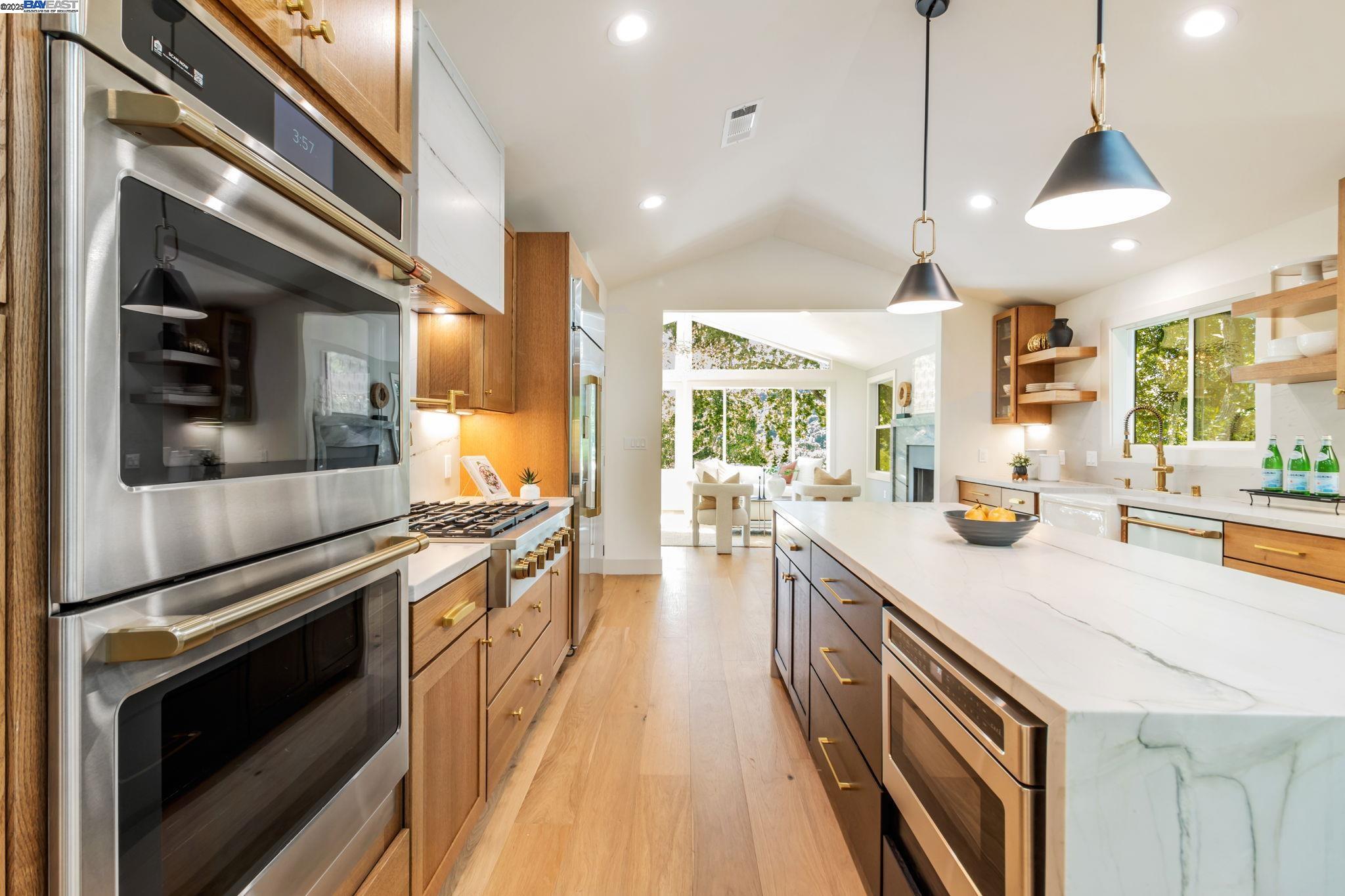 Detail Gallery Image 11 of 60 For 15 Manzanita Terrace, Orinda,  CA 94563 - 5 Beds | 3/1 Baths