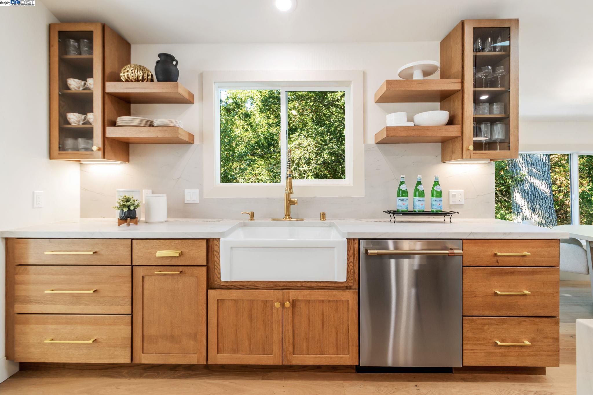 Detail Gallery Image 13 of 60 For 15 Manzanita Terrace, Orinda,  CA 94563 - 5 Beds | 3/1 Baths