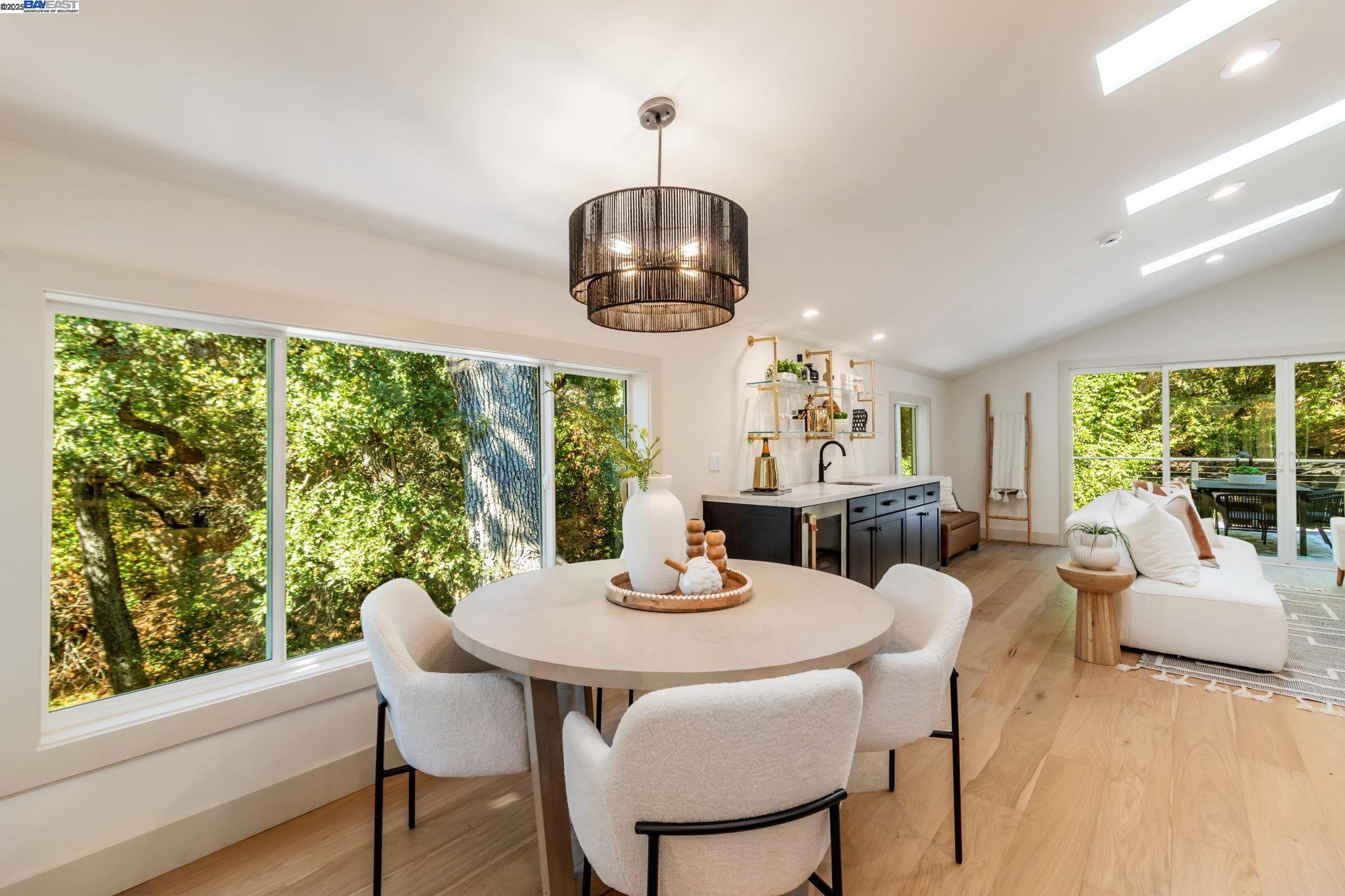 Detail Gallery Image 14 of 60 For 15 Manzanita Terrace, Orinda,  CA 94563 - 5 Beds | 3/1 Baths